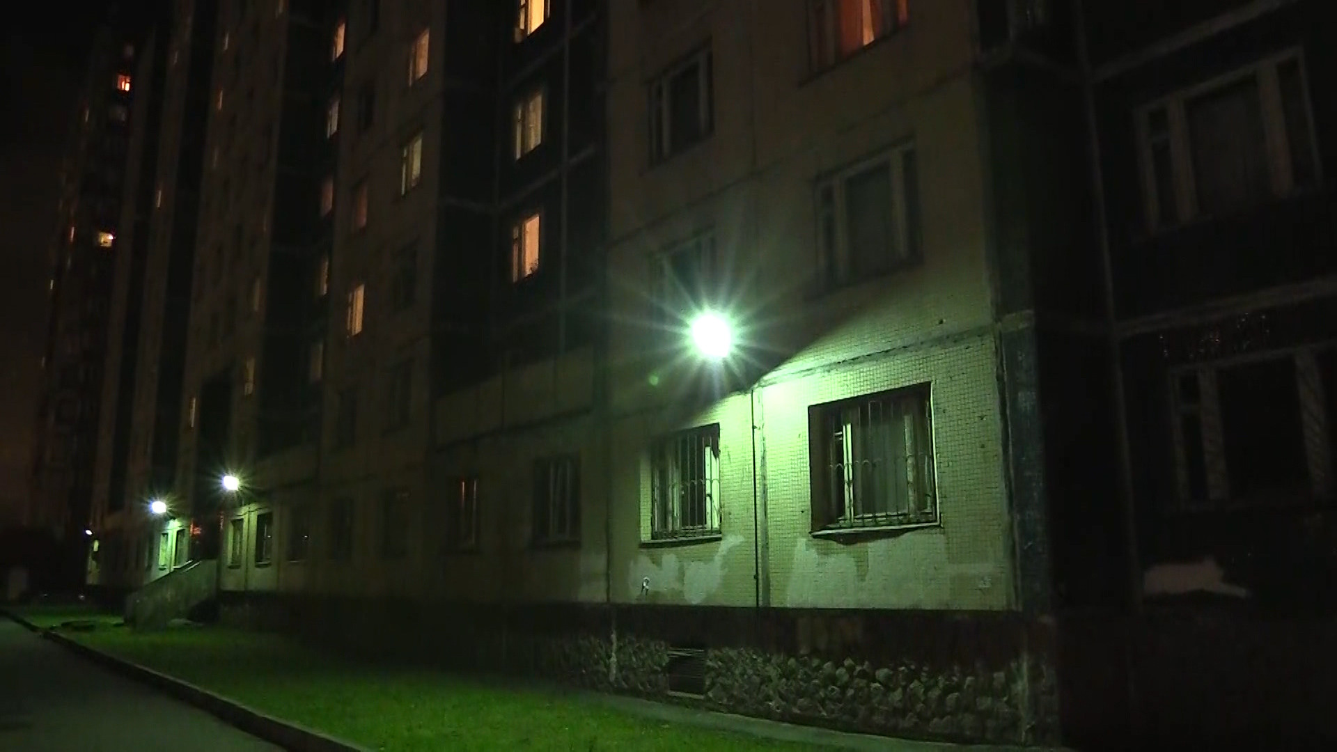 Ночное общежитие. Общежитие ночью. ИТМО общежитие. Общежитие для девушек в ИТМО. Ночное фото общежития.