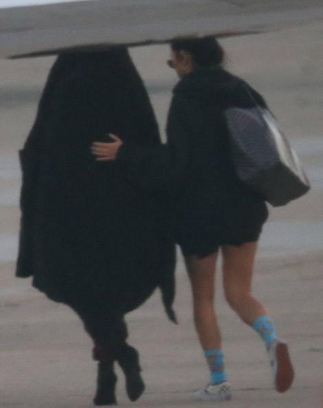 Ким Кардашьян покидает Париж на частном самолете
Фото: Социальные сети&nbsp;