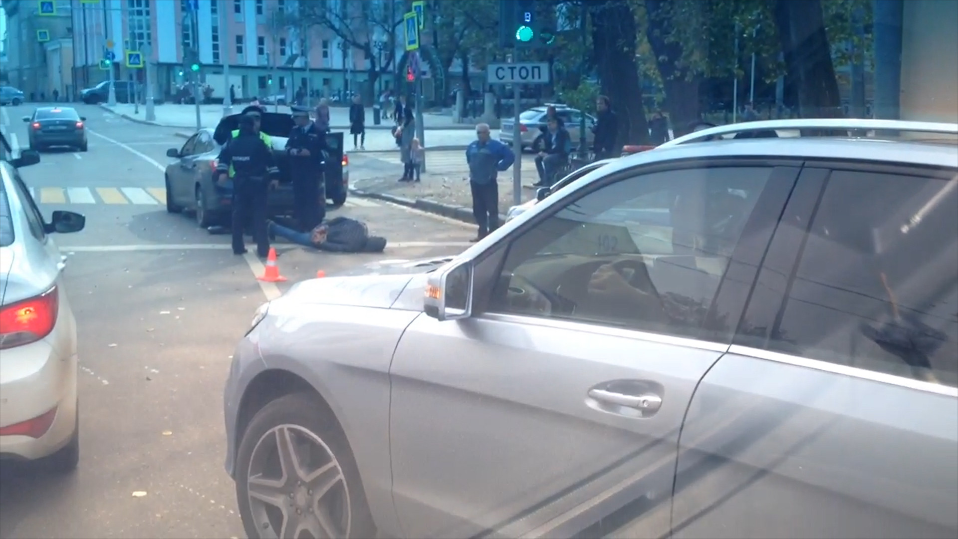 Нападение в москве сегодня. Оресты водителей в Электростали. Видео Покровские во Владимире напали на ГИБДД.