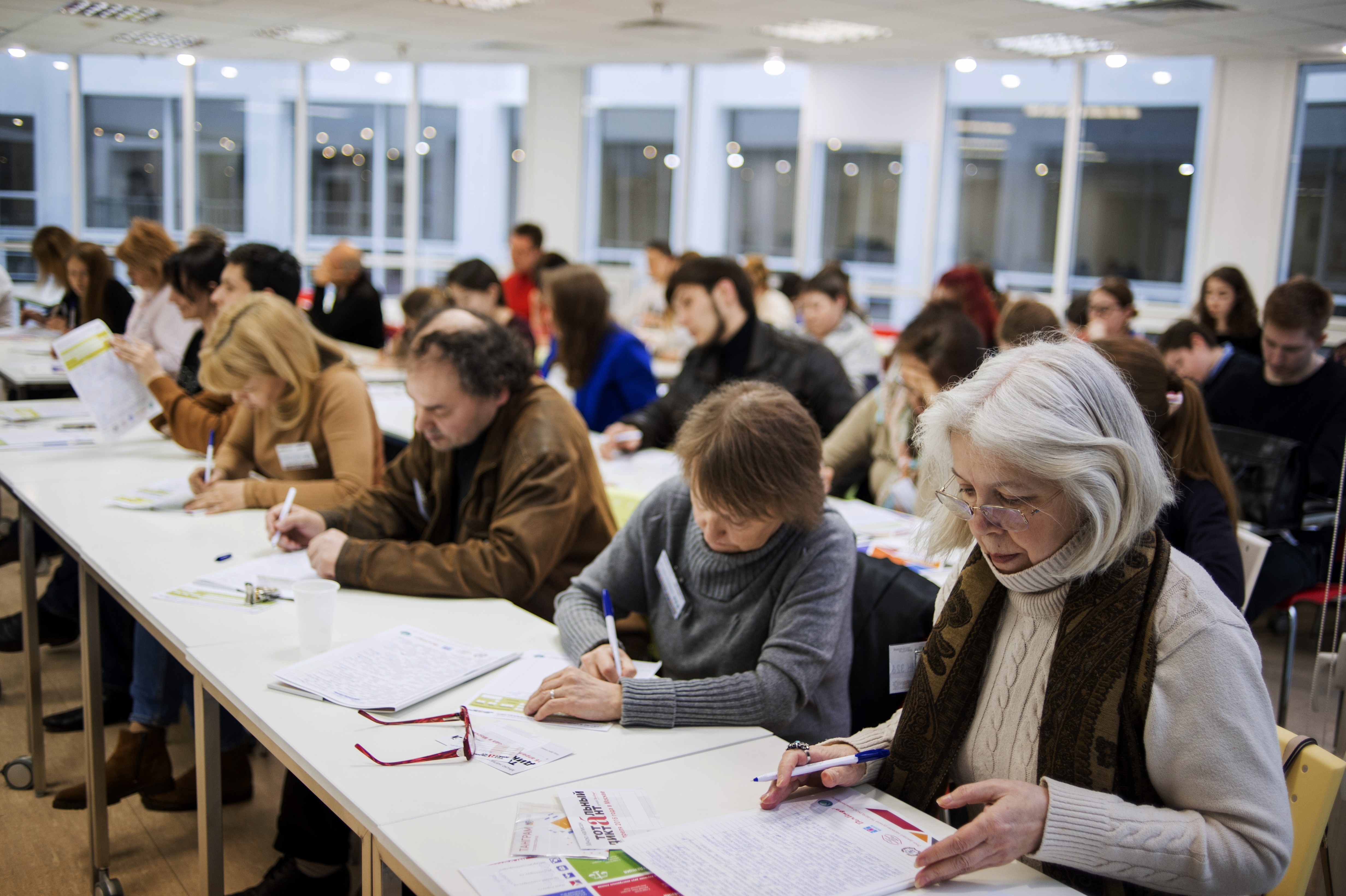 Студенты пенсионеры. Пенсионеры в вузе. Институт пенсионеры. Университеты для пенсионеров. Пожилые студенты в России.