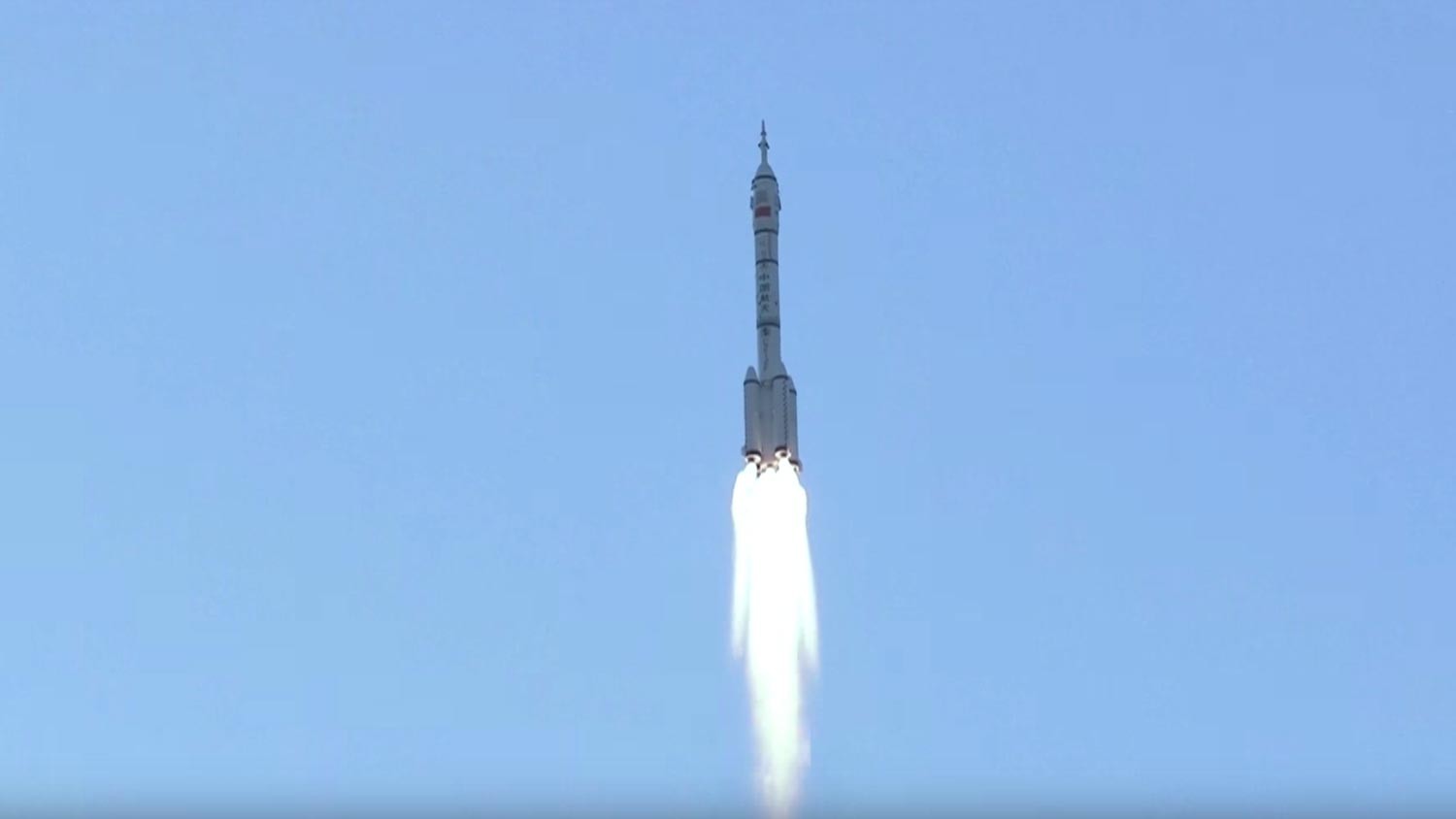 Кадр видео &ldquo;Launch of Manned China Mission with Shenzhou 11 to Tiangong-2&rdquo;. Скриншот &copy; L!FE