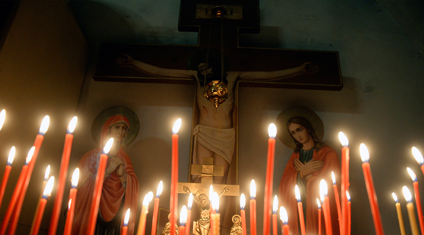 Свет благодарный. Свечи в храме. Свеча православная. Канун со свечами в храме. Православие свечи.
