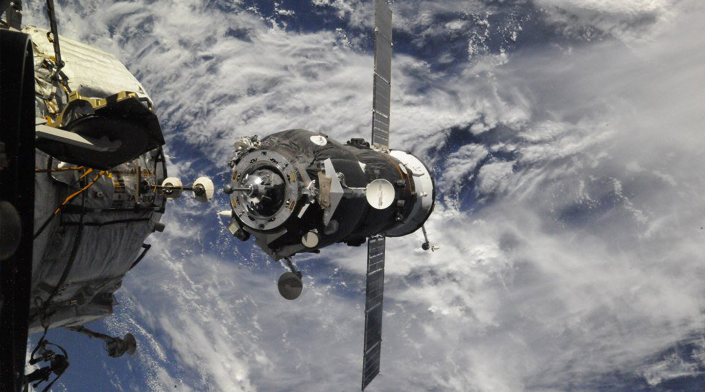 Фото космического корабля в космосе. Грузовой корабль Прогресс МС-14. Корабль Союз МКС. Стыковка Союз МС-19. Космический корабль Союз МС-19.