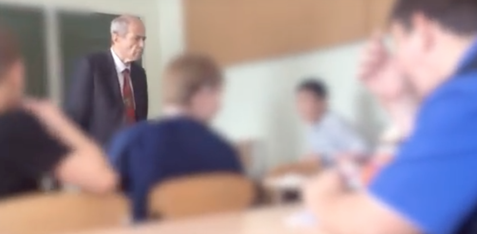 В липецком колледже избили преподавателя