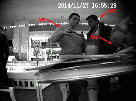 Обыски в салоне на Лахтинском проспекте 27 ноября 2014 года. Кадр из экспертизы, представленной на суде.&nbsp;