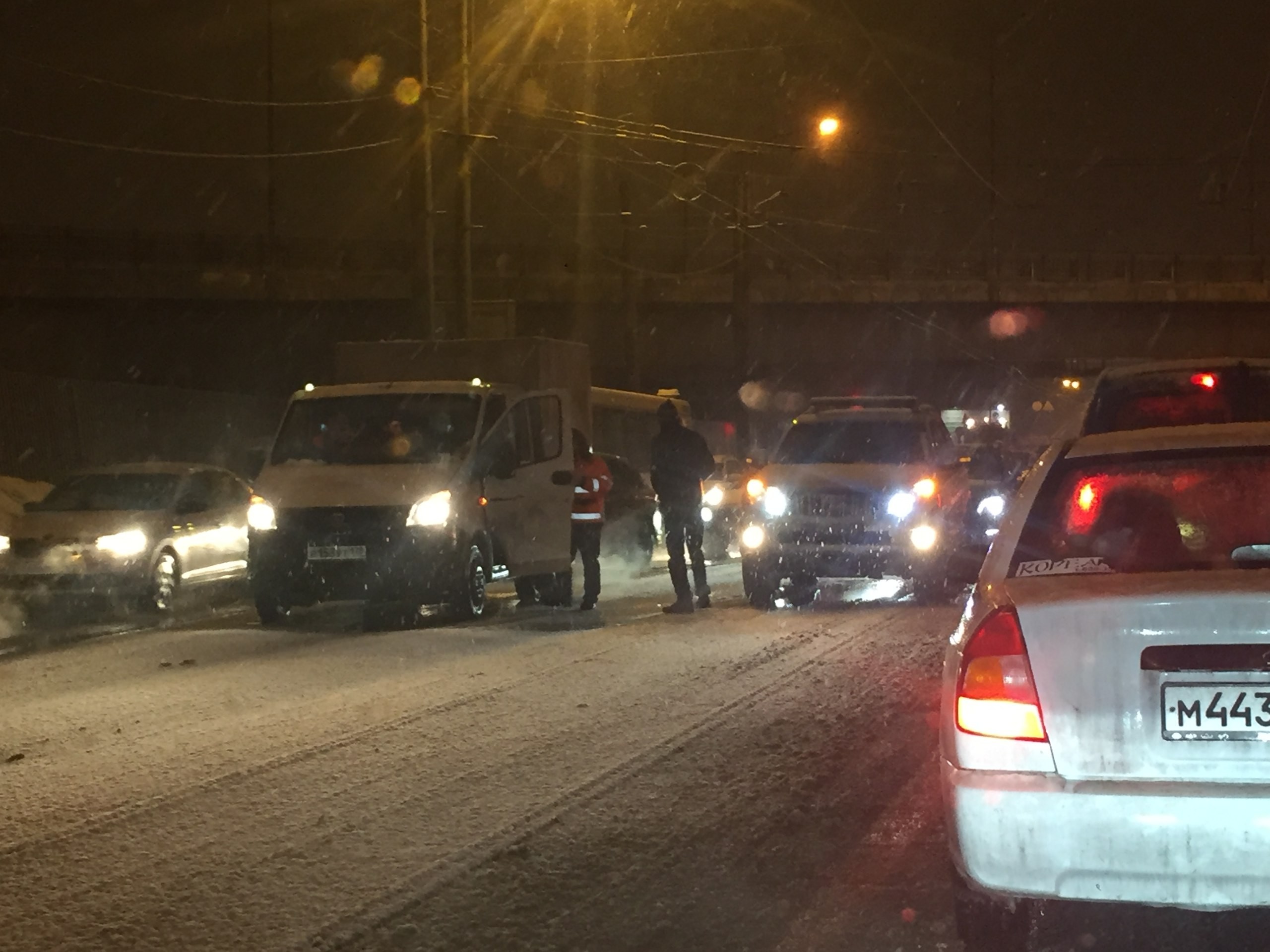 Авария у моста Александра Невского заблокировала движение на востоке  Петербурга