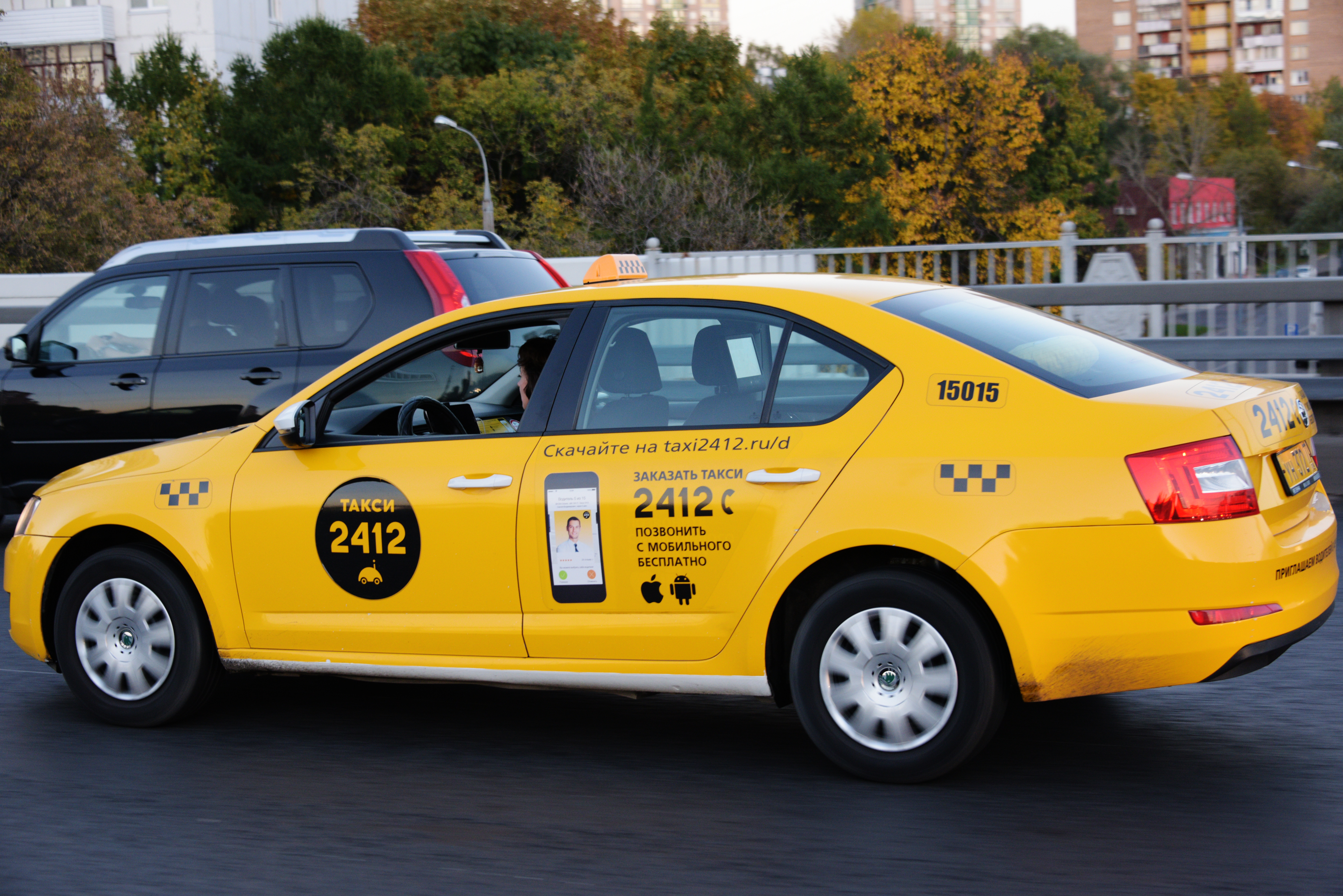 Заказать такси бесплатный номер. Такси 2412 Москва. Машина "такси". Автомобиль «такси». Такси картинки.