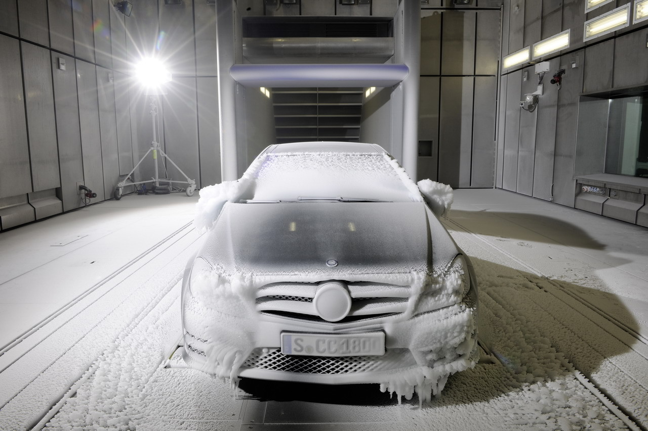 <p>Климатический аэродинамический туннель Mercedes-Benz. Фото: Mercedes-Benz</p>