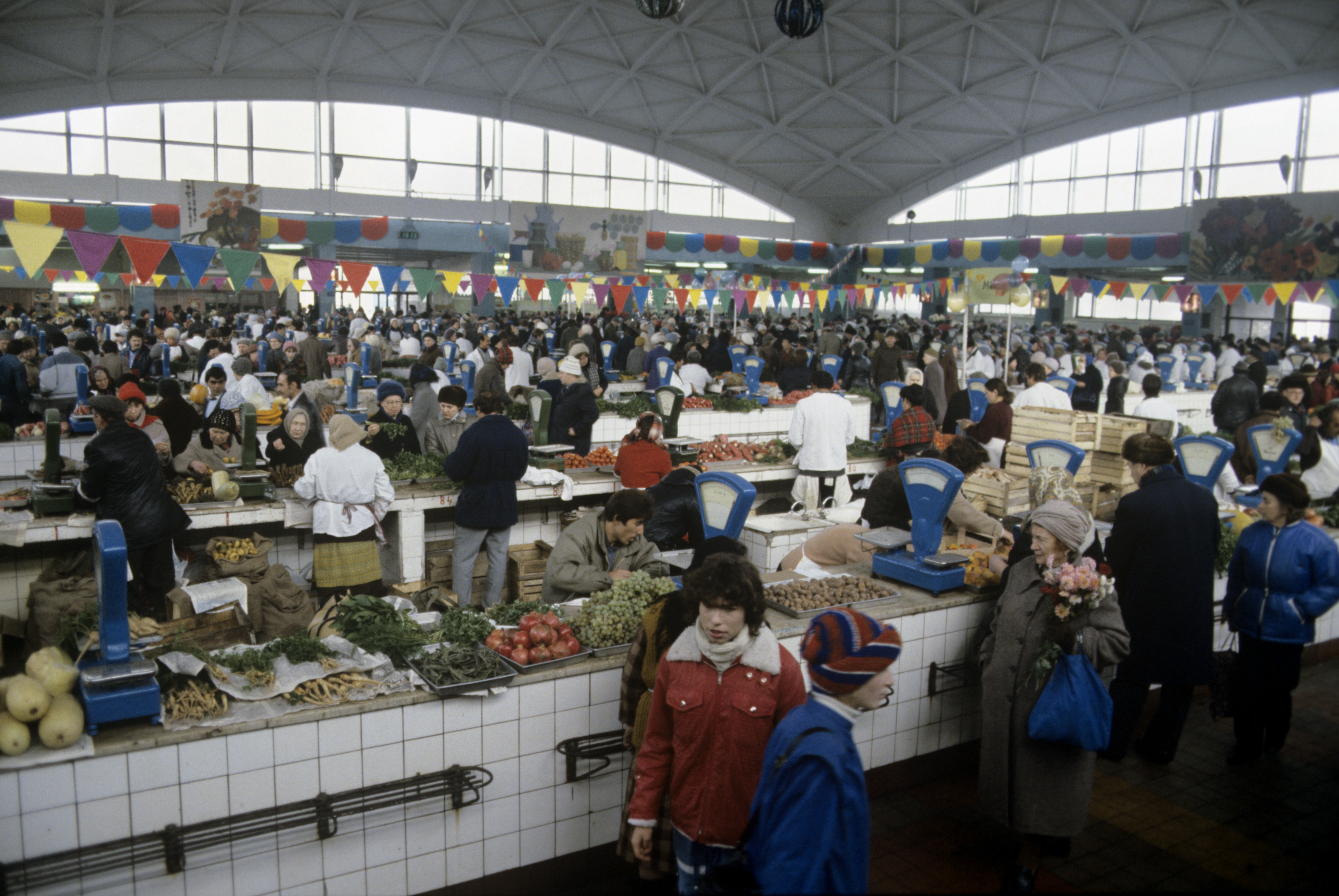 Центр рынок рф. Черемушкинский рынок Москва. Черемушкинский рынок в 90е. Колхозный рынок в Ногинске. Ногинск Центральный рынок.