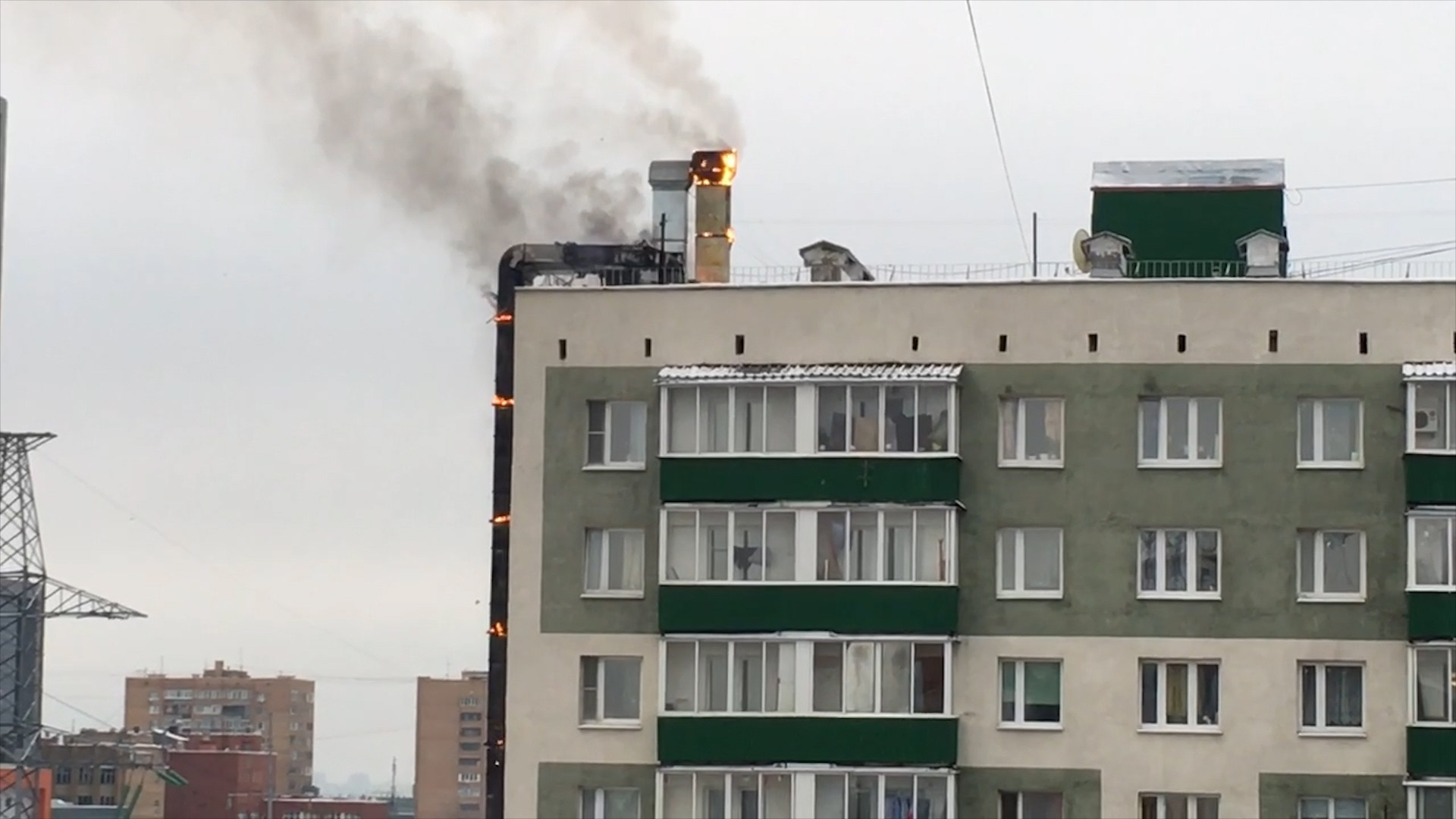 На севере Москвы произошёл пожар в жилом доме