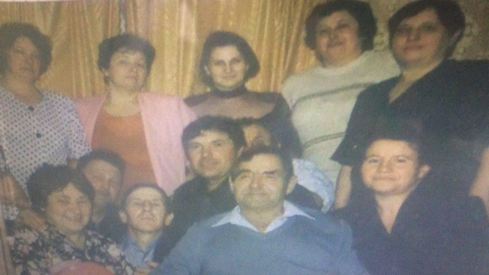 Егор Б. в центре&nbsp;за мужчиной в чёрном
Мать Егора Б. слева внизу
Фото: &copy;L!FE