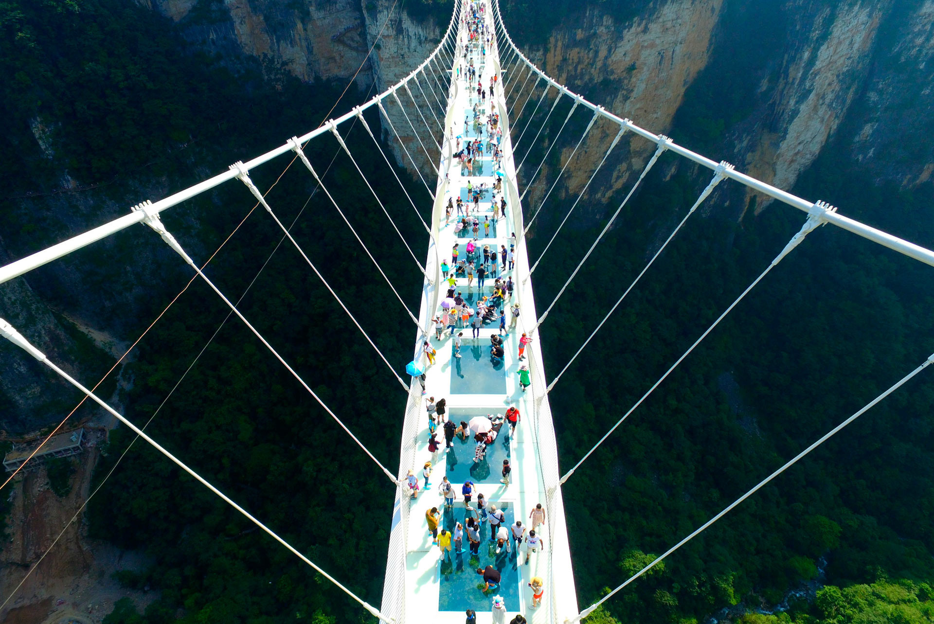Стеклянный мост тайланд. Стеклянный мост Чжанцзяцзе, Китай. Национальный парк Чжанцзяцзе Китай стеклянный мост. Стеклянный мост Чжанцзяцзе Чжанцзяцзе. Стеклянный мост Хунань.