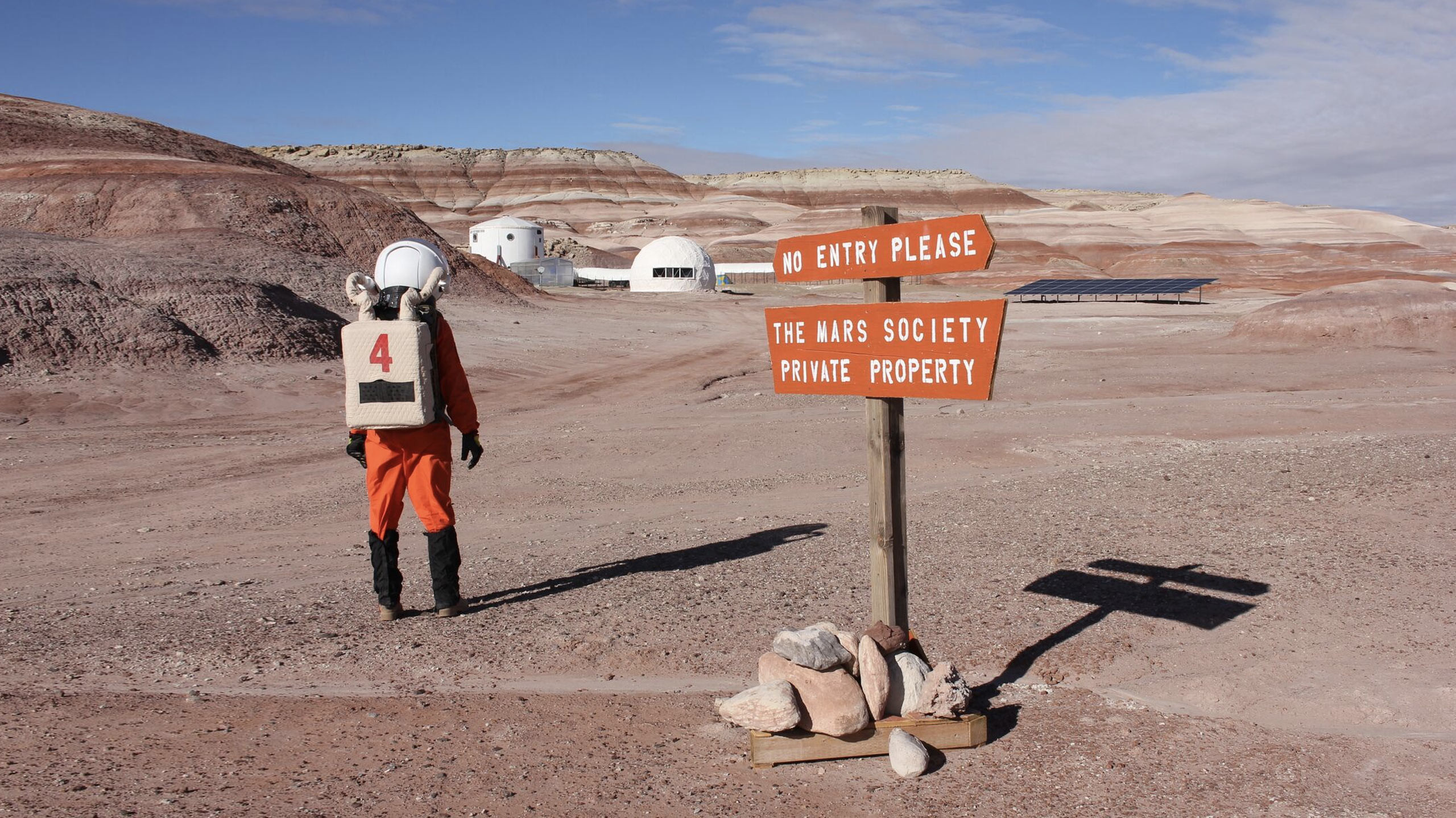 У входа на марсианскую исследовательскую станцию. Фото: &copy; Анастасия Степанова