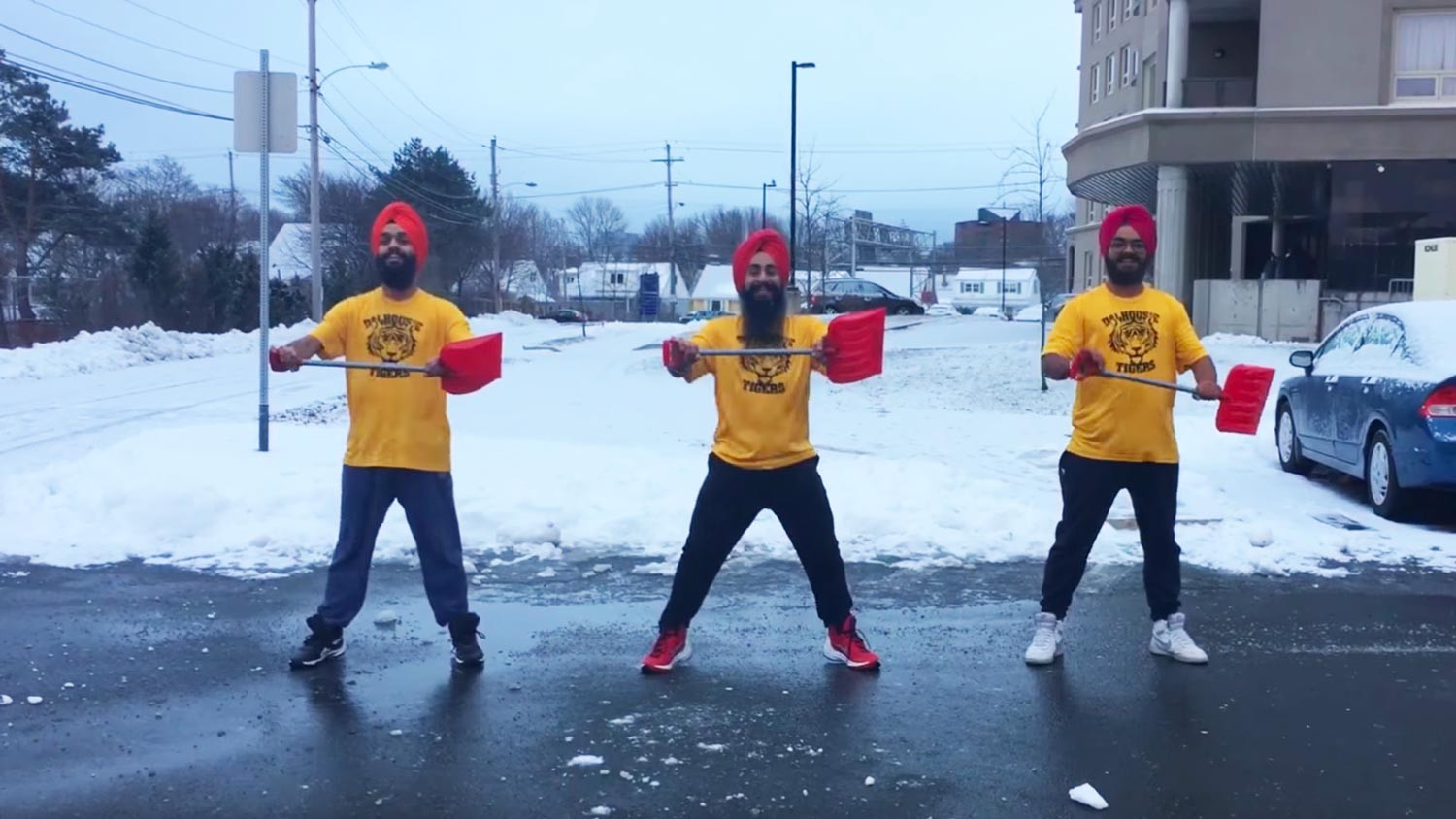 Кадр видео &ldquo;Snow Shoveler Bhangra || Maritime Bhangra Group || Halifax,NS || Canada&rdquo;. Скриншот &copy; L!FE