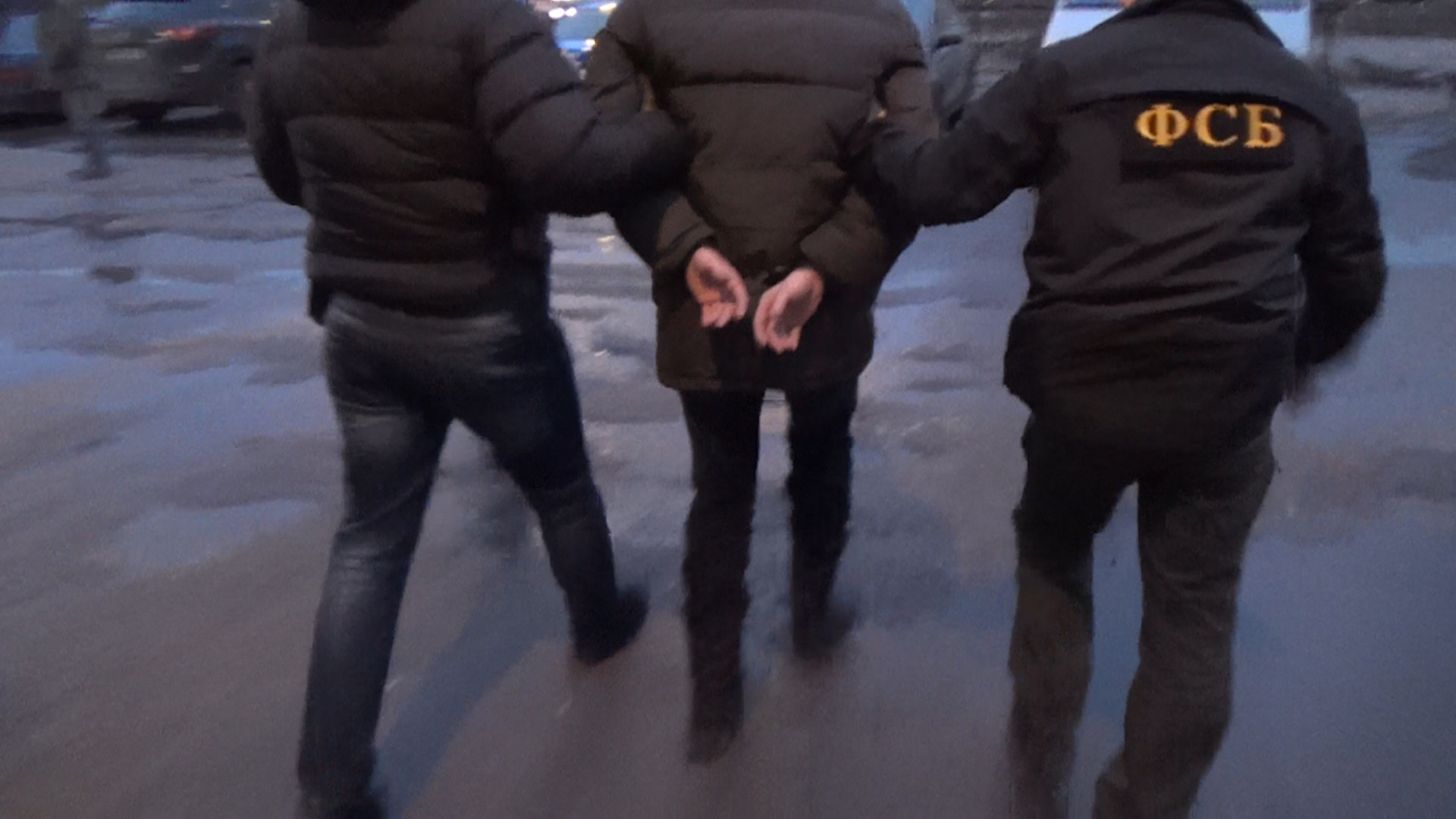 В петербурге задержали мужчину. Ненависть к полиции. Ненависть к полиции картинки.