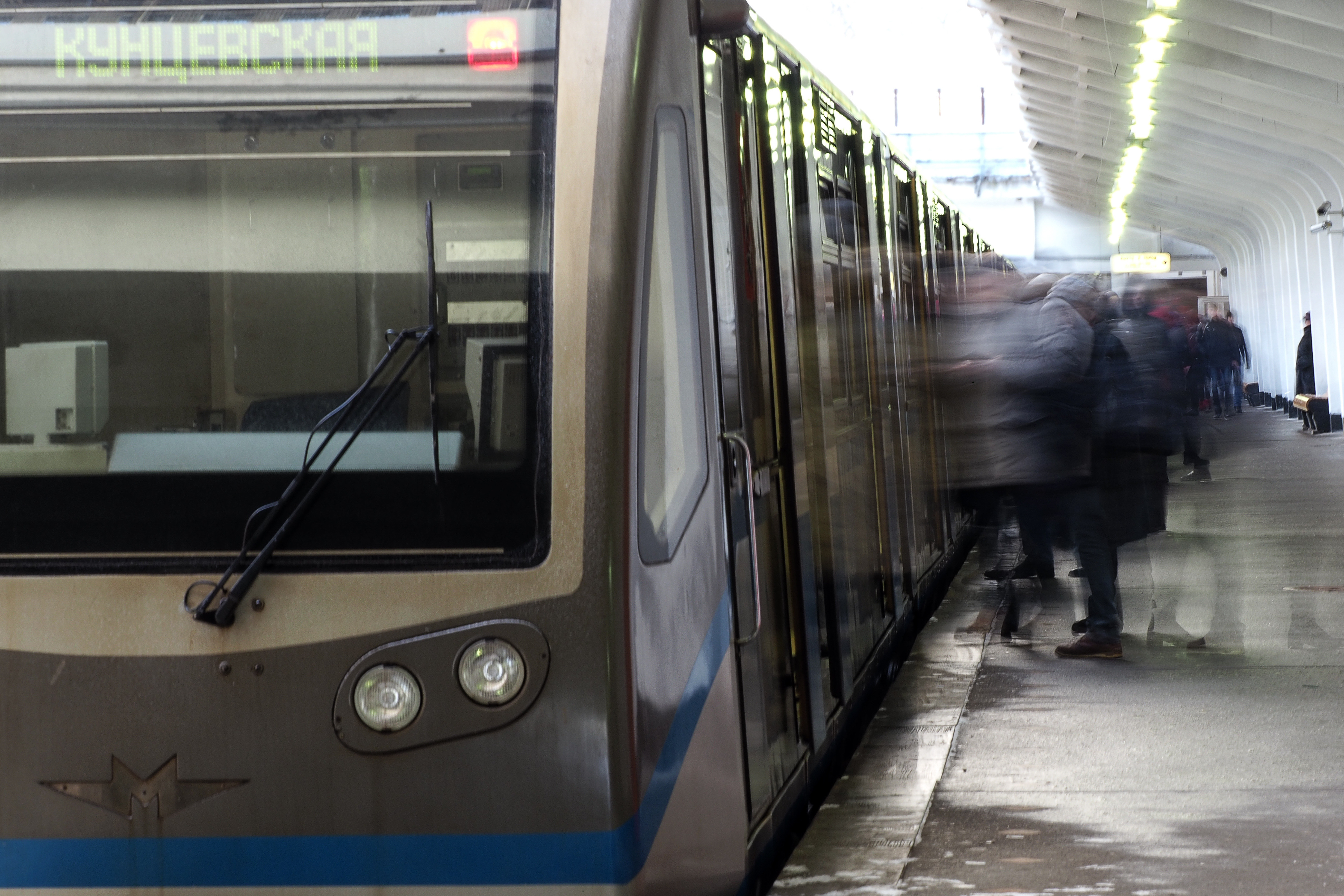 Поезда на калининской линии. Поезда на калининской линии. 81-717/714 на калининской линии. Метро третьяковская калининской линии. Поезда на калининской линии.