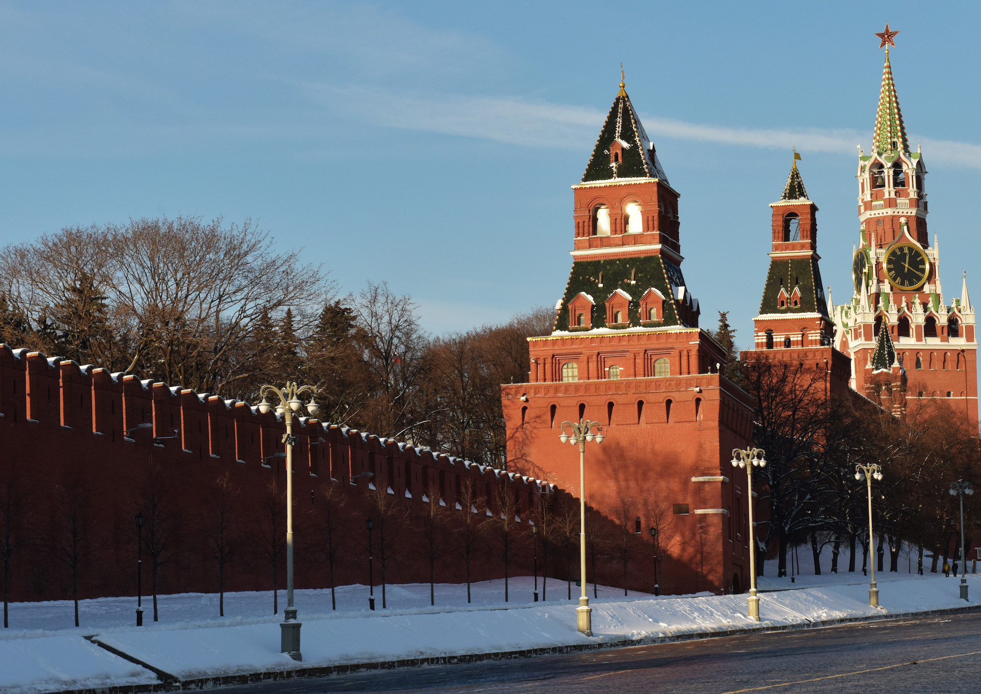 Кремле 8. Башни Кремля Москвы. Кремль США. Москва Кремлевские башни зимой.