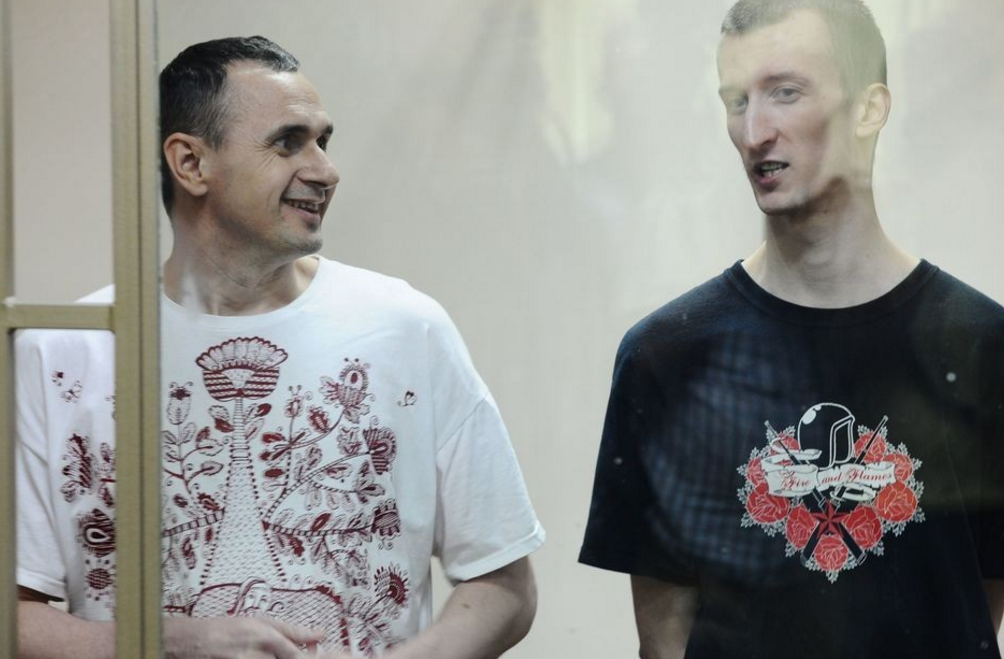 Олег Сенцов (слева) и Александр Кольченко. Фото: &copy; РИА Новости/Сергей Пивоваров