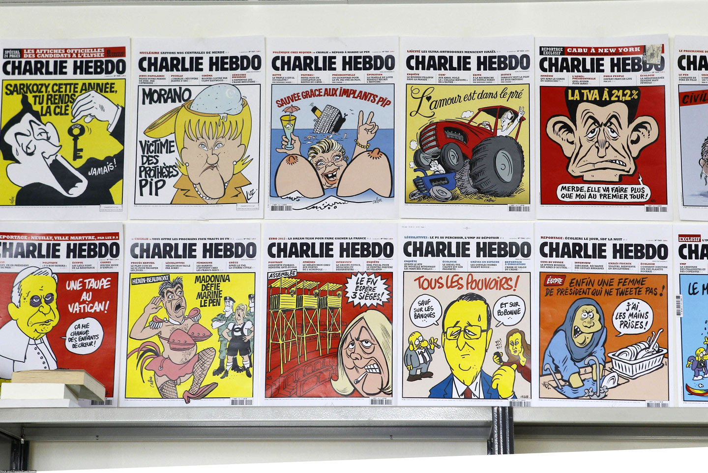 Карикатура корейской газеты на теракт в крокусе. Charlie Hebdo a321. Карикатуры Charlie Hebdo на а321. Шарли Эбдо самолет. Французский сатирический журнал Charlie Hebdo.