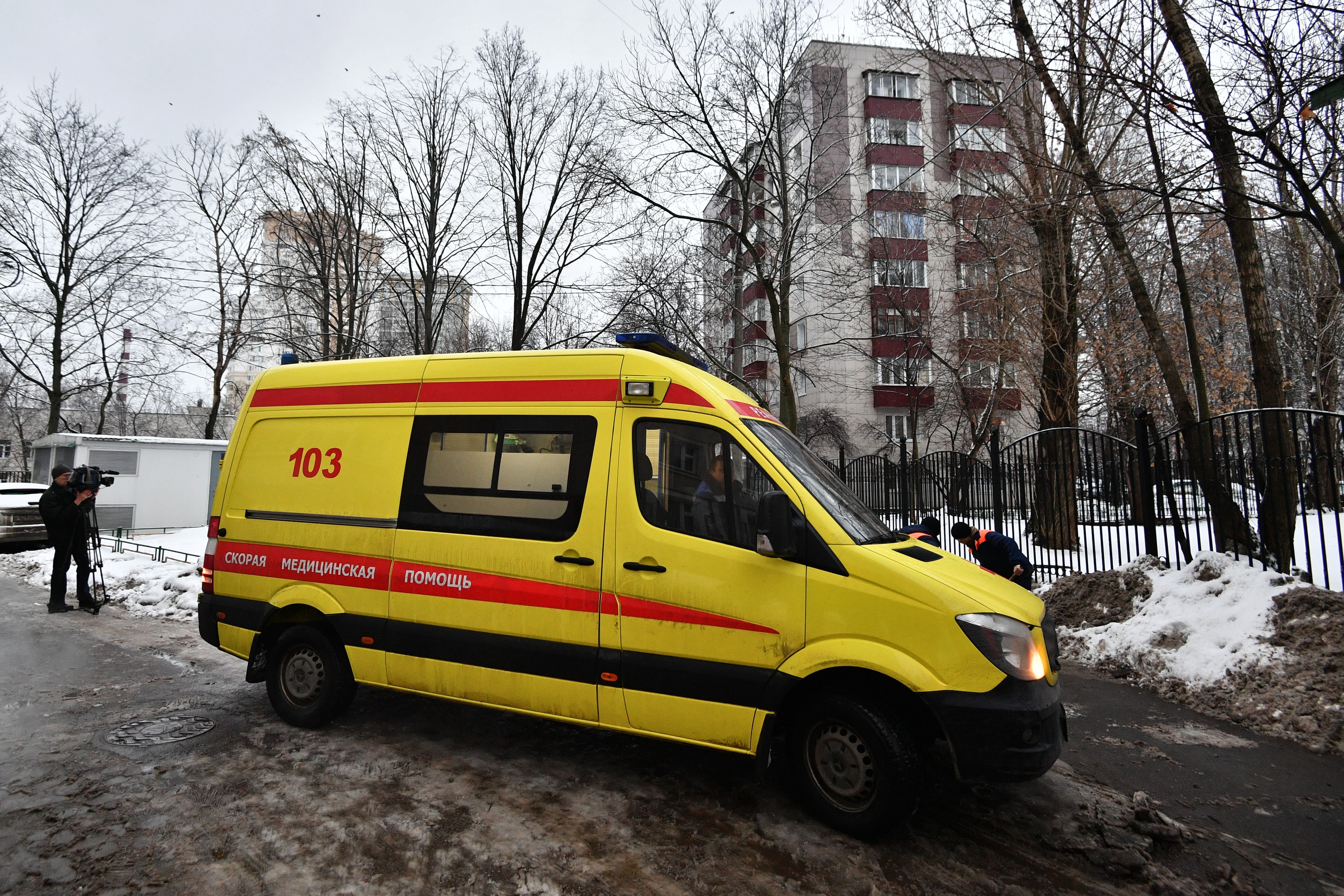 На юго-западе Москвы автомобиль сбил двух пешеходов