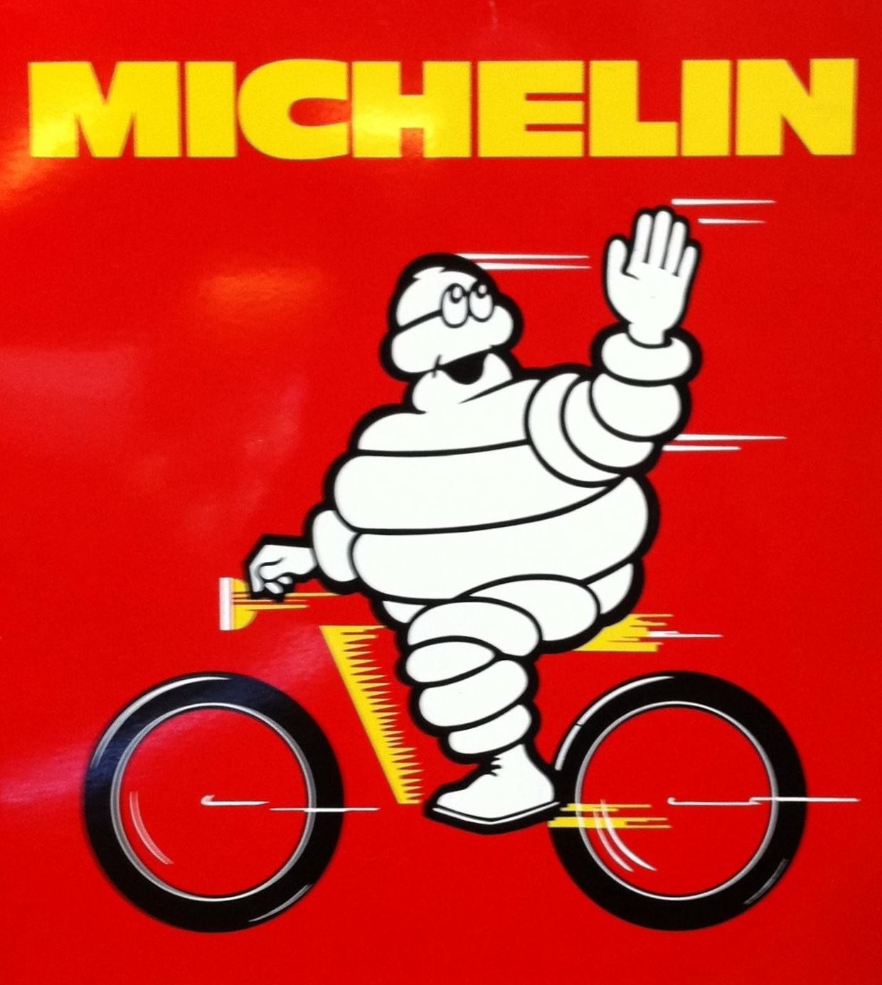 Michelin logo. Символ Мишлен. Michelin лого. Маскот Мишлен. Логотип Michelin 2022.