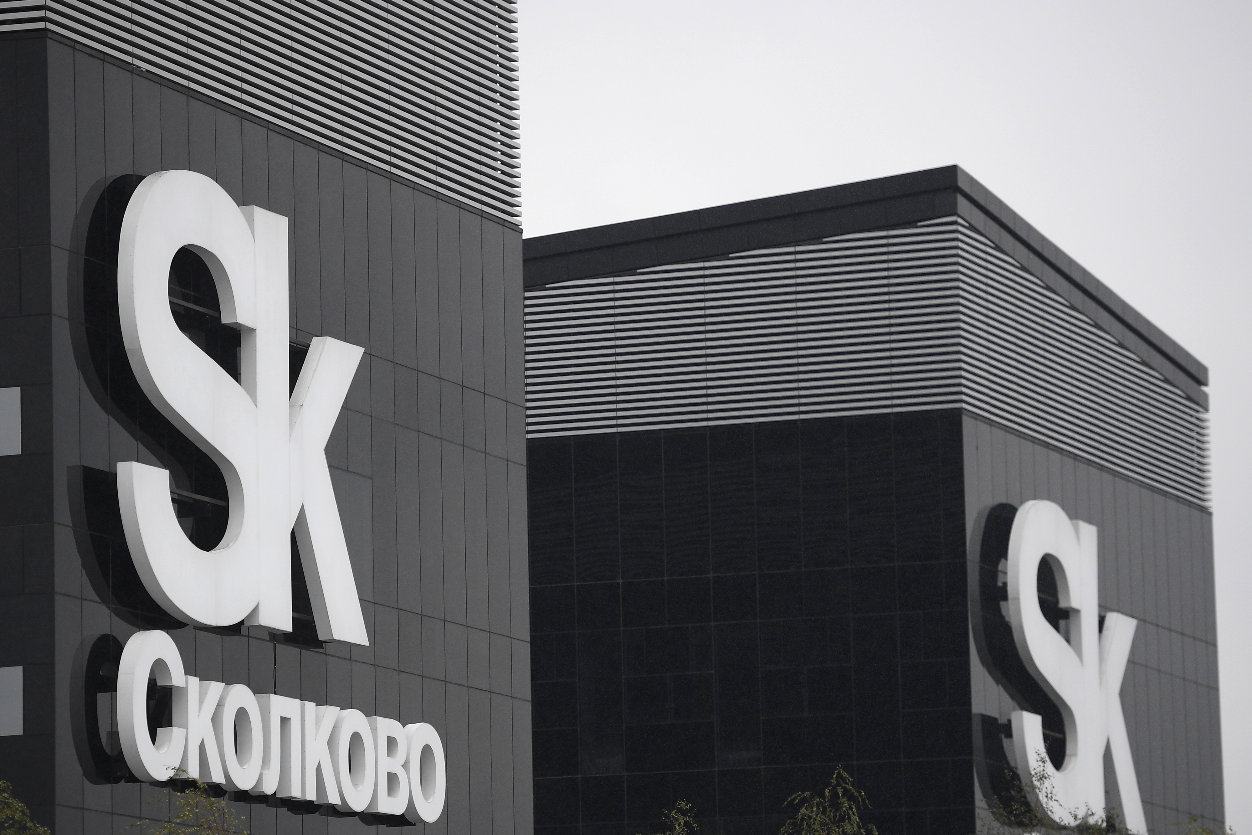 Сколково новая 100. Венчурный фонд сколково. Сколково новый год. Технопарк сколково. Инновационный парк сколково.