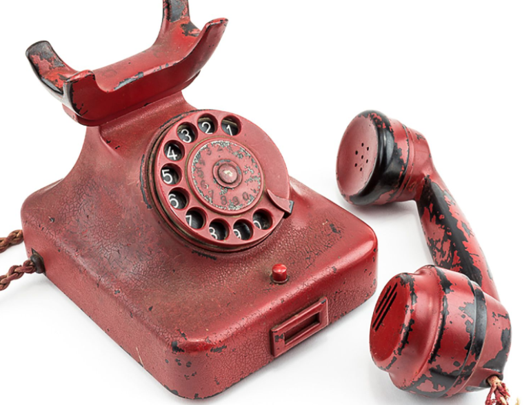Красный телефон 12. Красный телефон. Телефон Гитлера. Телефон Адольфа Гитлера. Красный телефон Адольфа Гитлера.