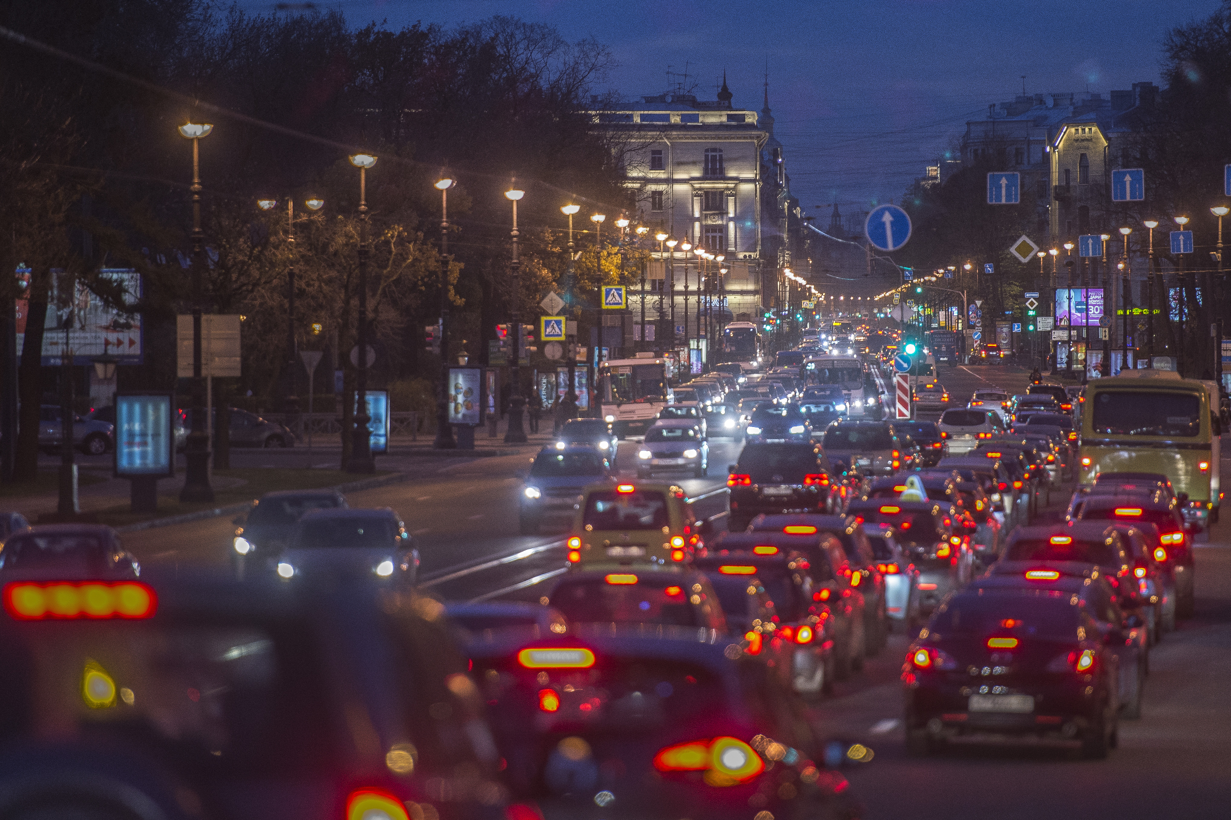 Трафик спб. Пробки на Невском проспекте.