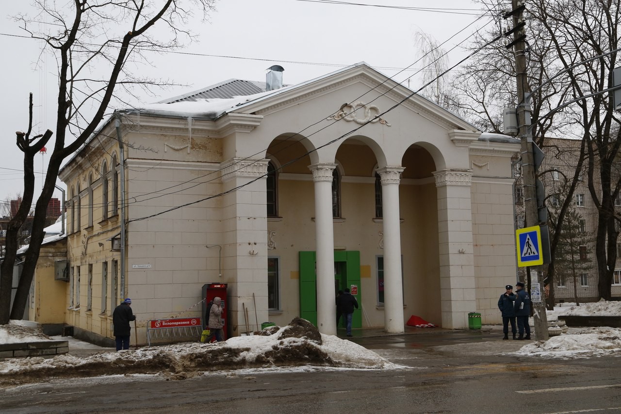 Ул урицкого смоленск. ДК глухих Смоленск на улице Урицкого. Смоленский дом культуры. Здание Смоленского гарнизона (дом купца Будникова) Смоленск. Пятёрочка" на Урицкого в Смоленске.