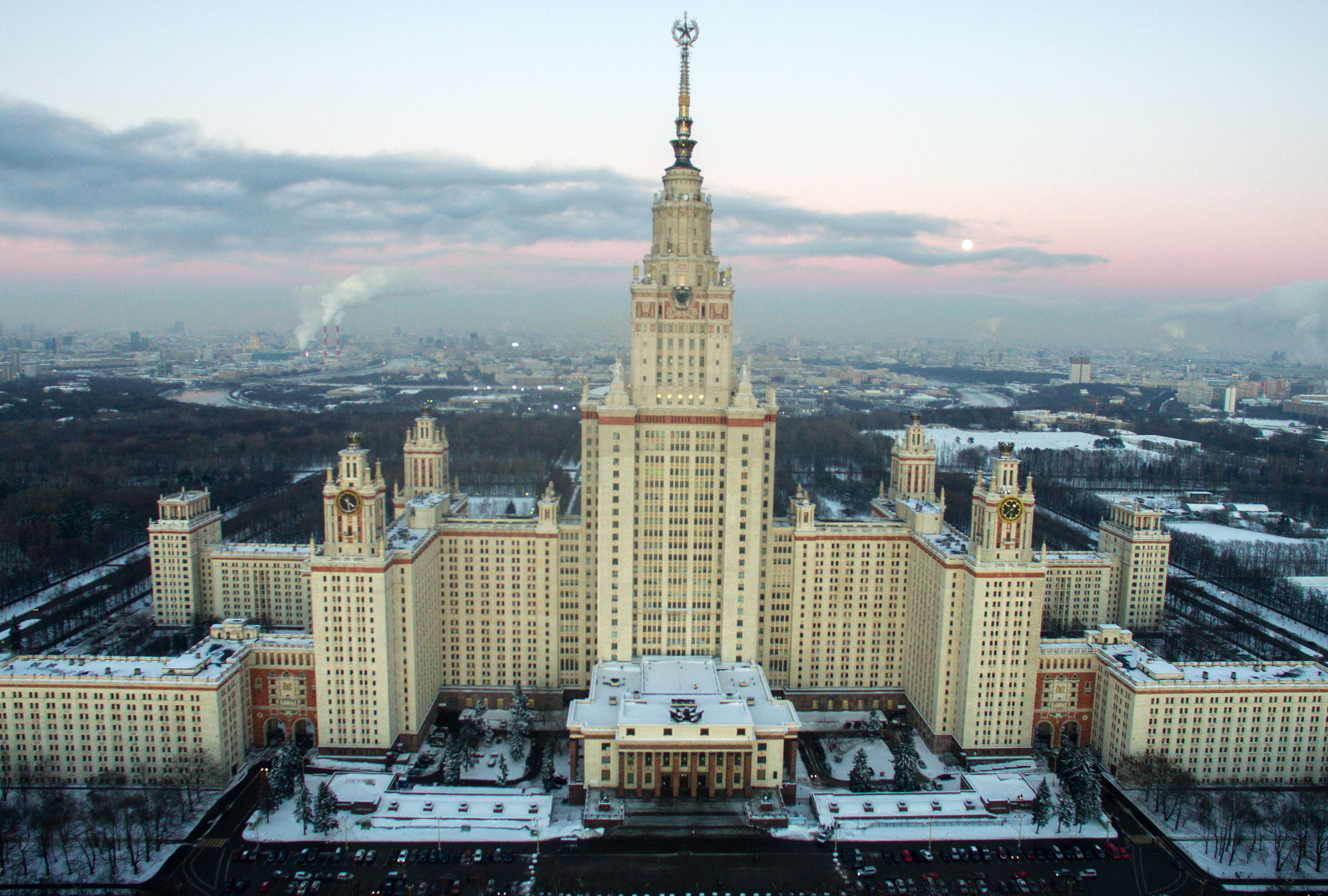 Мгу обучение. МГУ 1757. МГУ имени м. в. Ломоносова Новосибирск. МГУ при Ломоносове и сейчас. Новый корпус Московского университета им Шувалова.