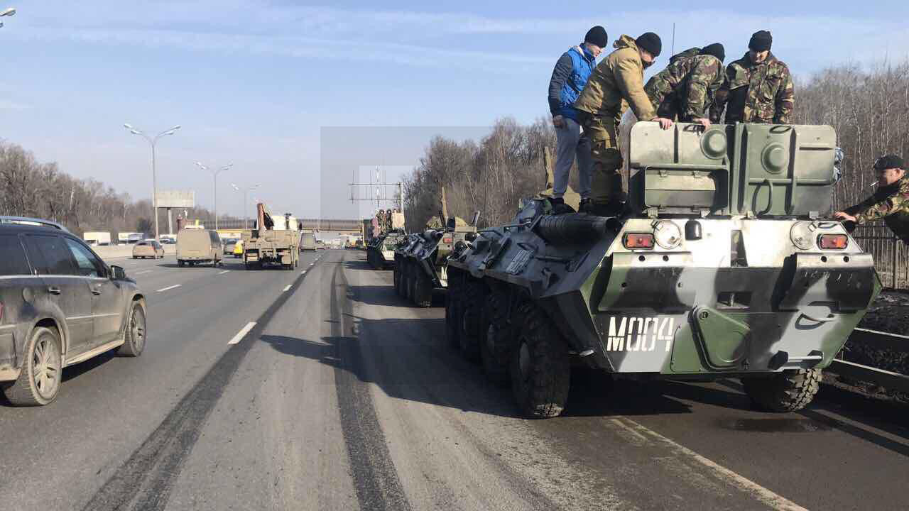 Из-за сломавшегося БТР образовалась пробка на МКАД