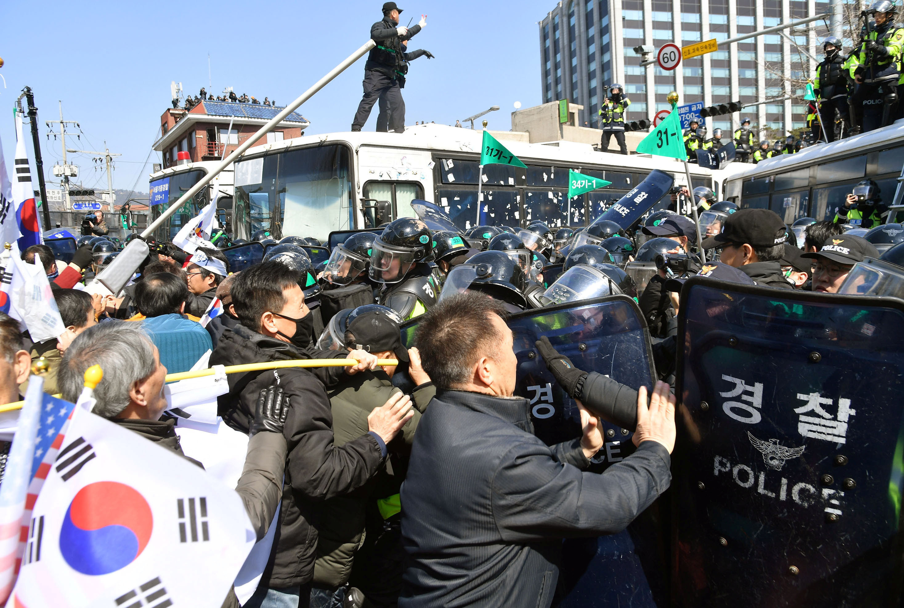 Южнокорейская оппозиция. Пак Кын Хе митинги. Импичмент пак Кын Хе. Митинг в Южной Корее 2016. Южная Корея митинг протеста против президента.
