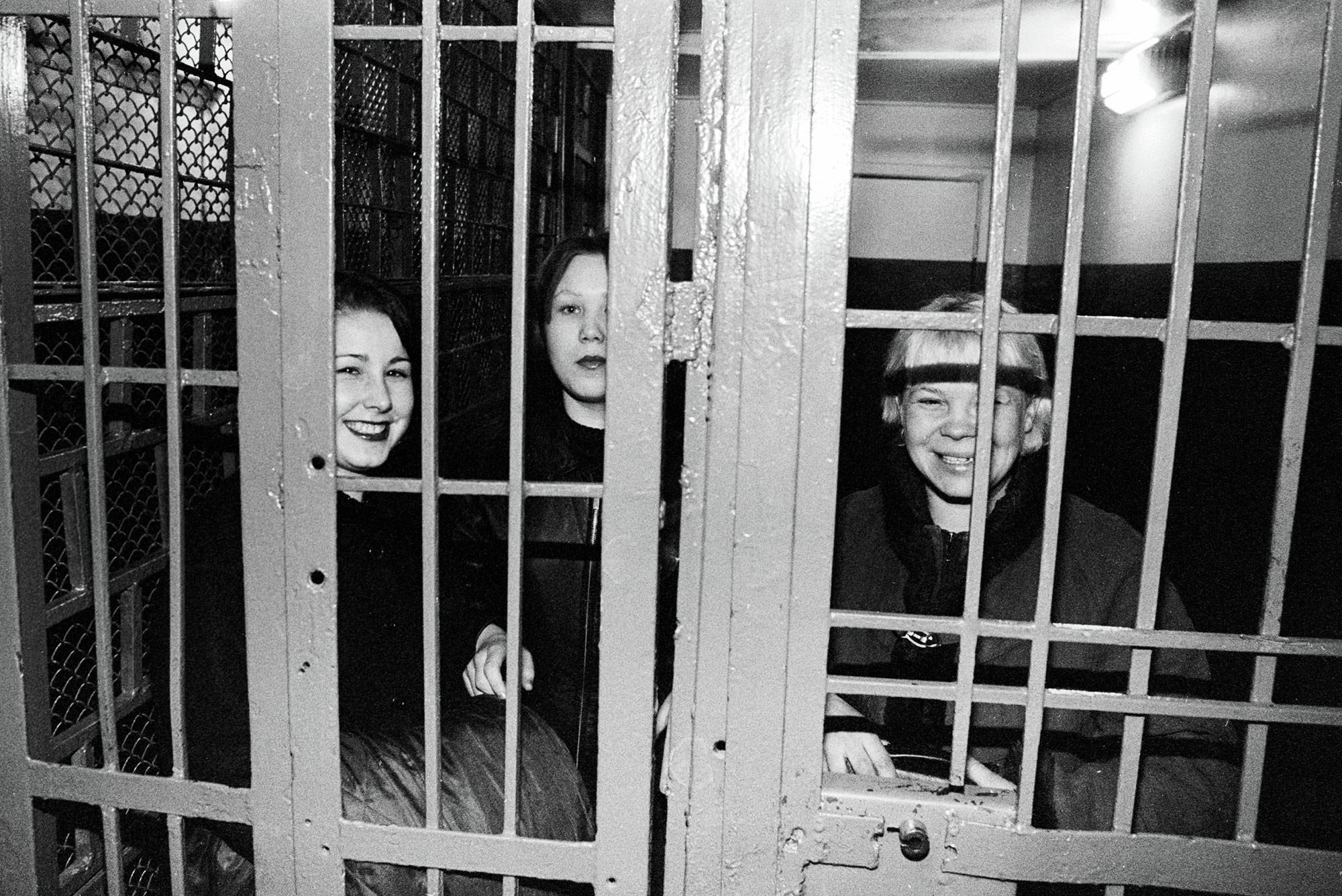 Девочки, задержанные за занятие проституцией, в камере для временно задержанных РОВД. Фото: © РИА Новости / Олег Ласточкин