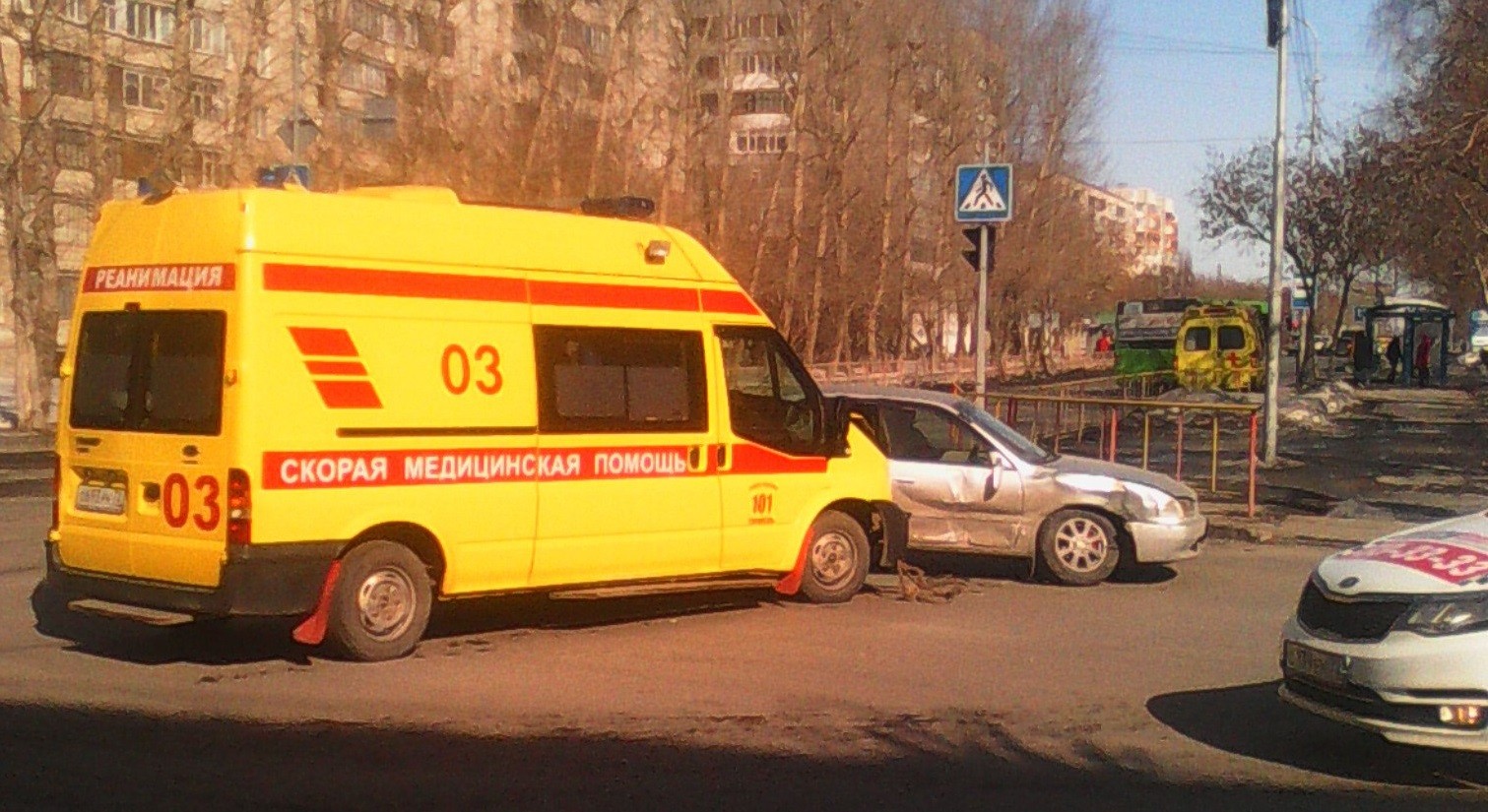 В Тюмени из-за ДТП карета скорой помощи не доехала к задыхающемуся малышу