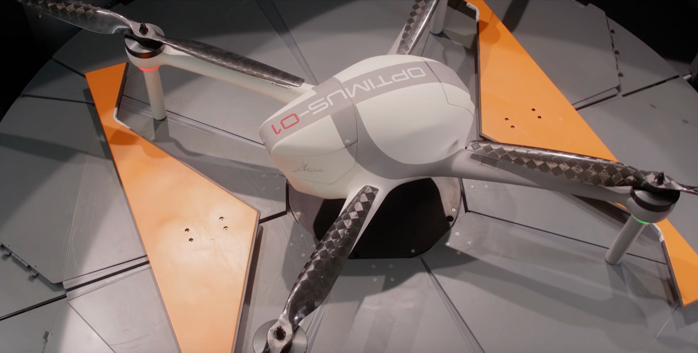 Кадр видео&nbsp;Airobotics - Automated Industrial Drones. Скриншот &copy; L!FE