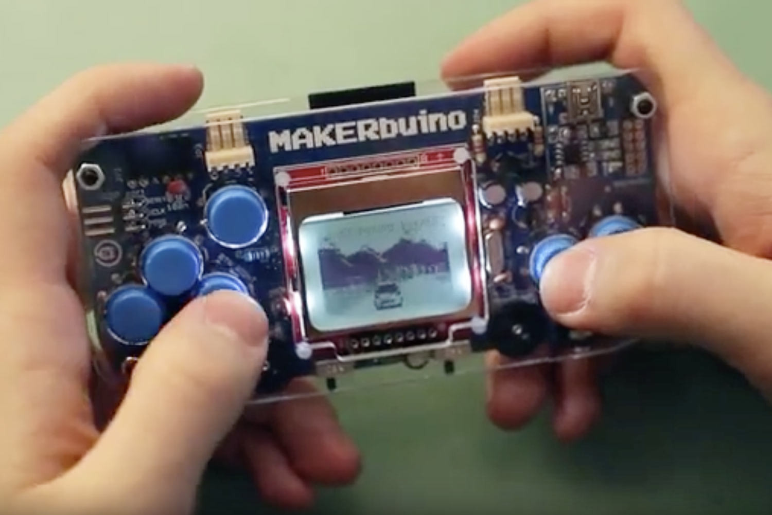 Кадр видео &ldquo;MAKERbuino - a DIY game console | Kickstarter Technology&rdquo;. Скриншот &copy; L!FE