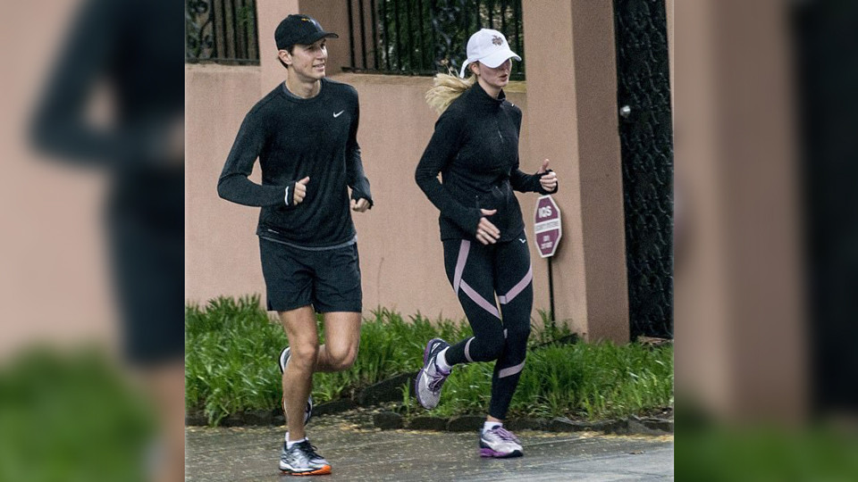 Иванка Трамп и Джаред Кушнер замечены во время пробежки в Вашингтоне.