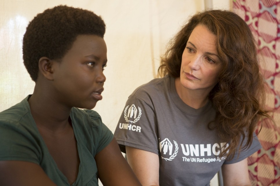 Кристин Дэвис (справа) встречается с беженкой из Бурунди. Фото:&nbsp;unhcr.org