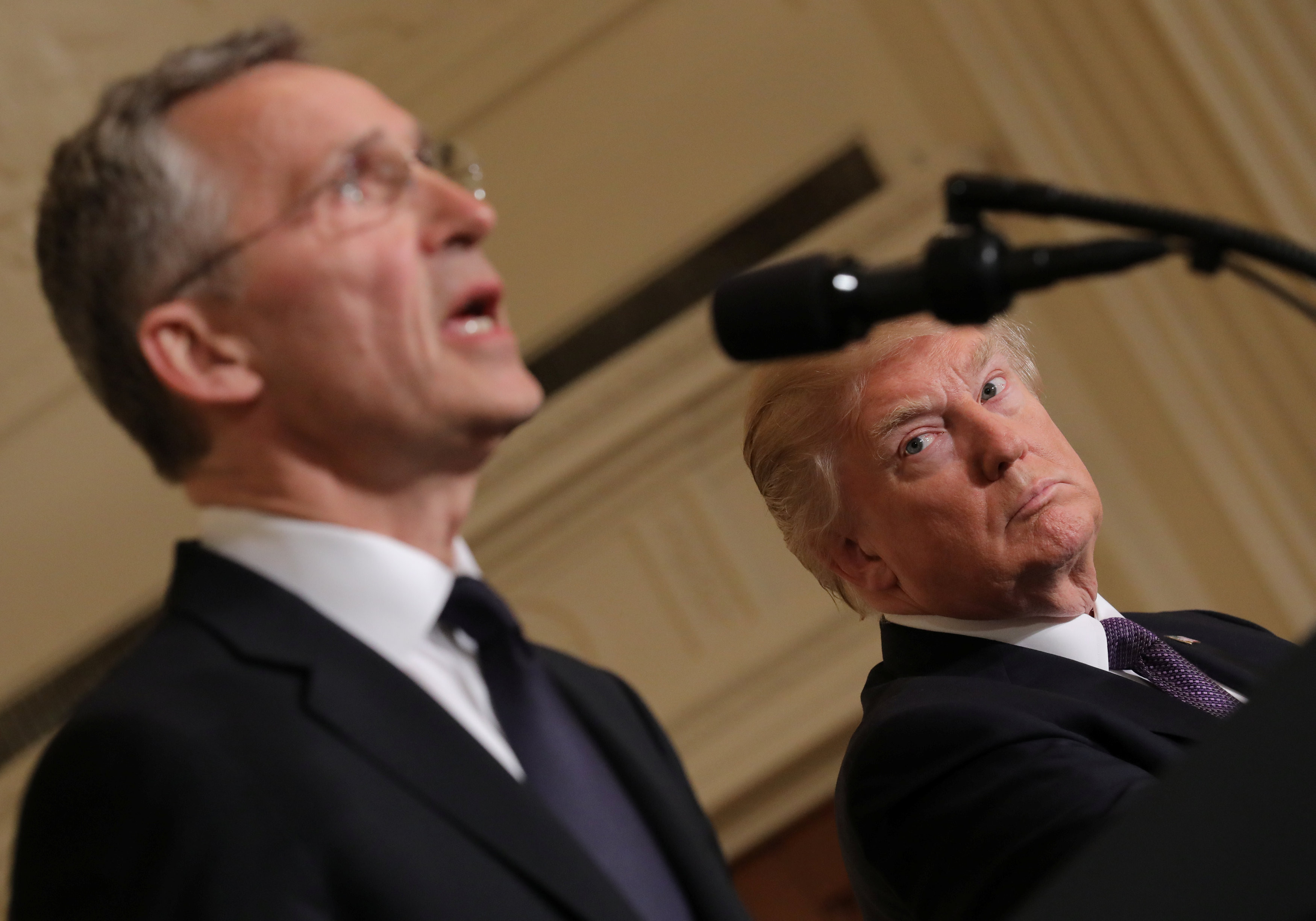 Генсек НАТО Йенс Столтенберг (слева) и президент США Дональд Трамп. Фото: &copy;&nbsp;REUTERS/Carlos Barria