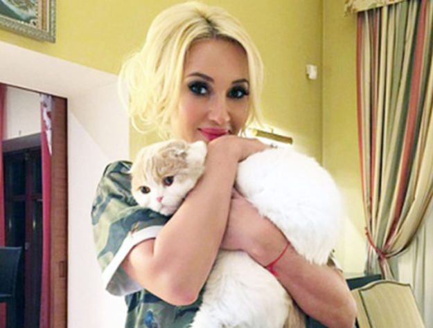 Лера Кудрявцева и ее кот Фофан. Социальные сети