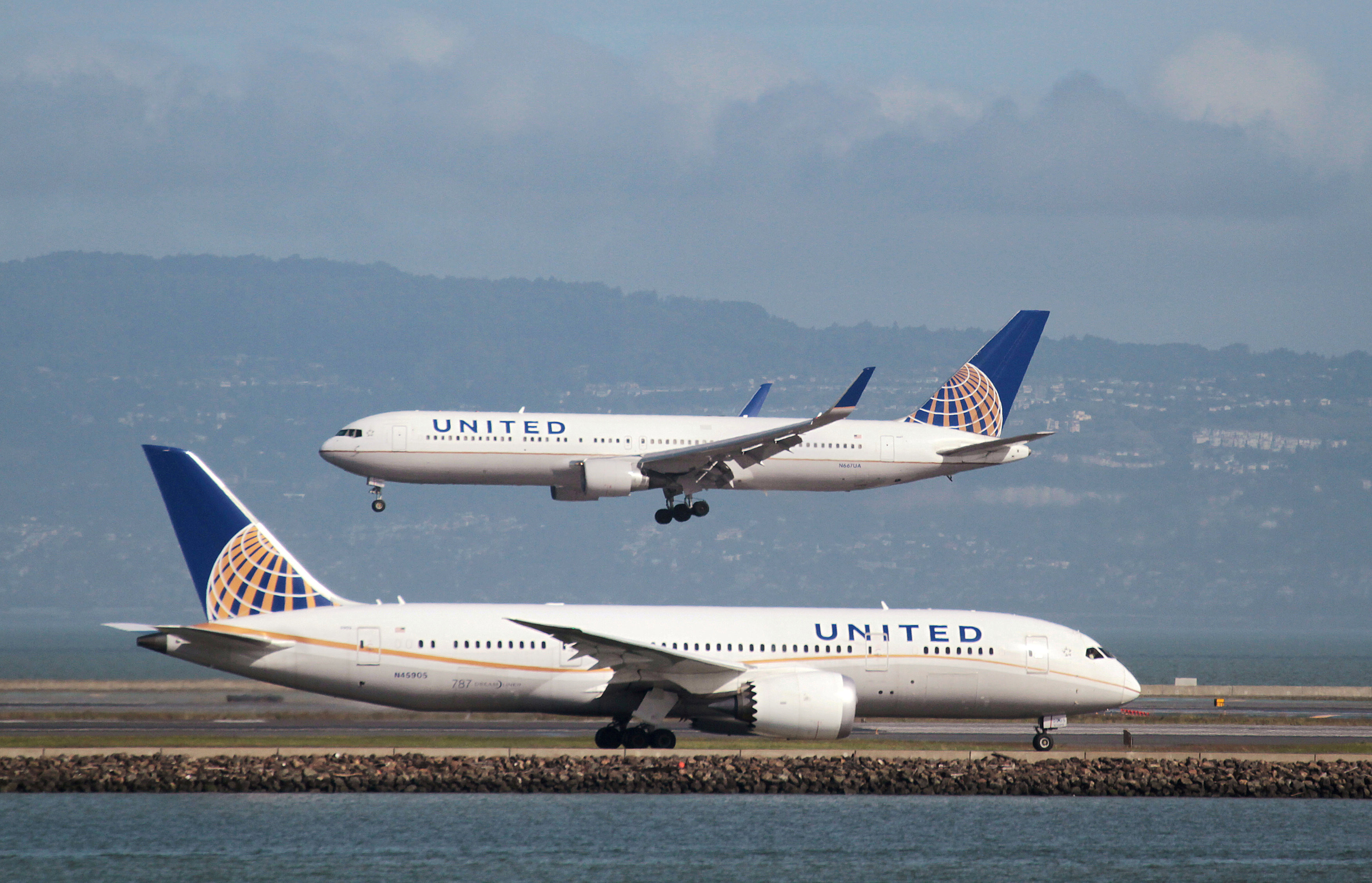 Самолёты авиакомпании United Airlines. Фото: &copy; REUTERS/Louis Nastro