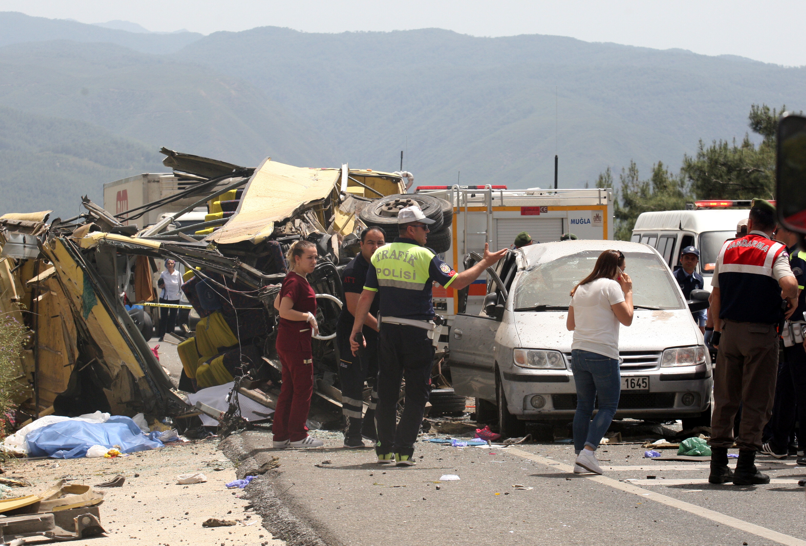 Последствия автокатастрофы с туристическим автобусом в Турции. Фото: © REUTERS/Kenan Gurbuz
