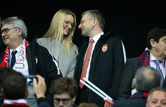 Дмитрий Рыболовлев с Дарьей Строкоус на футбольном матче