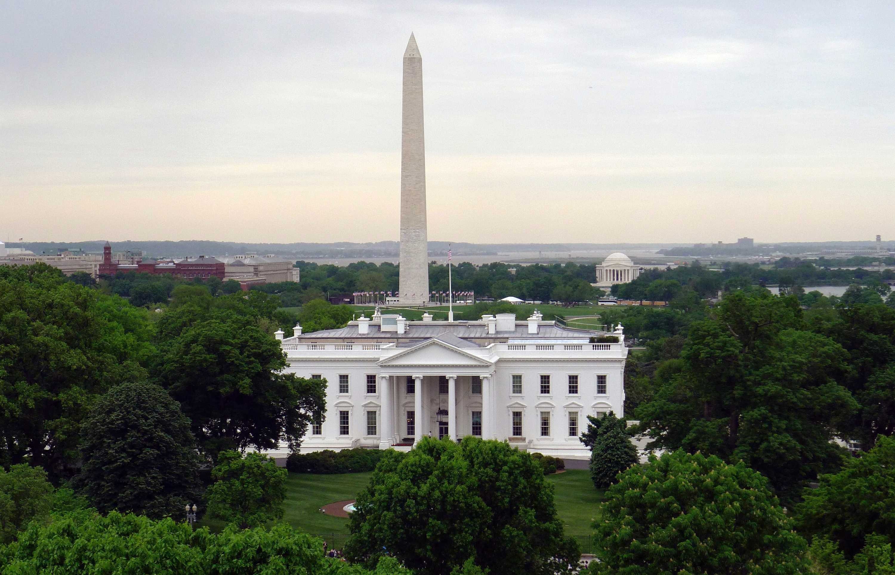 Белый дом и монумент Вашингтона. Фото: &copy;&nbsp;REUTERS/Gary Hershorn