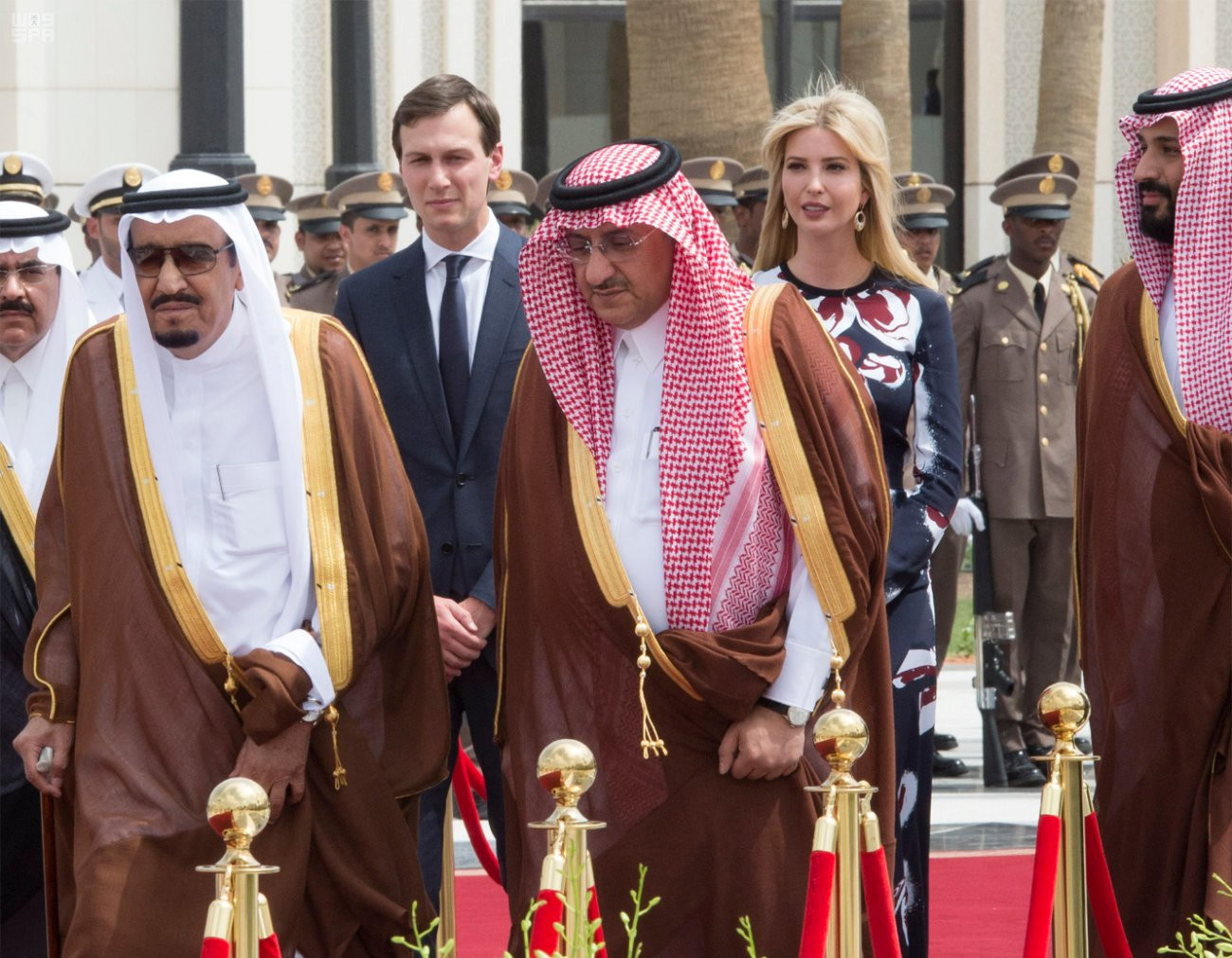 Король Саудовской Аравии Салман ибн Абдул-Азиз Аль Сауд, старший советник президента США Джаред Кушнер и дочь президента США Иванка Трамп. Фото: ©REUTERS