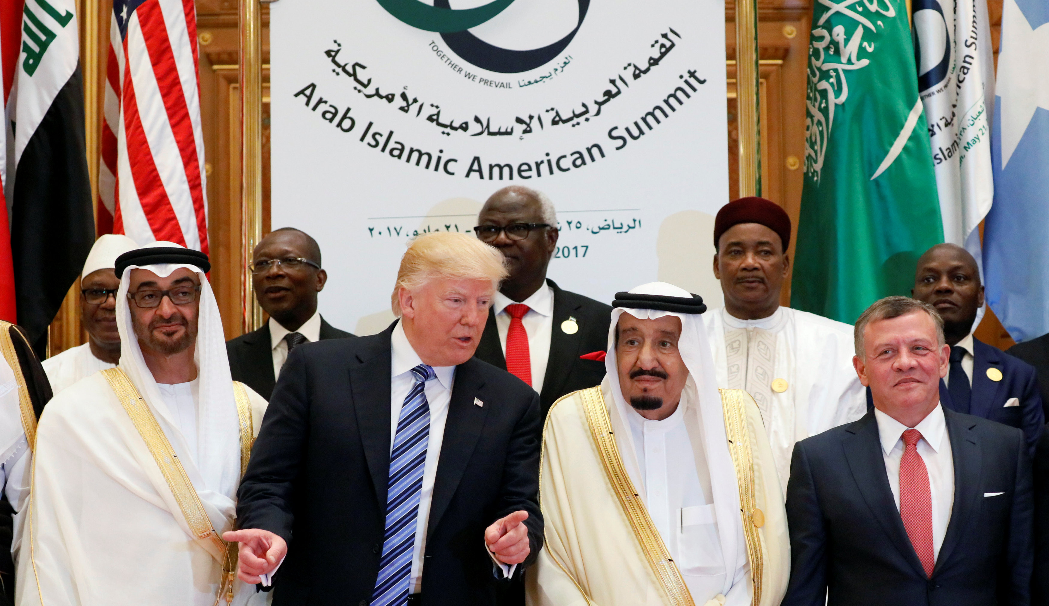 



Президент США Дональд Трамп и король Саудовской Аравии Салман бен Абдель Азиз Аль Сауд. Фото:&nbsp;&copy;REUTERS/Jonathan Ernst





