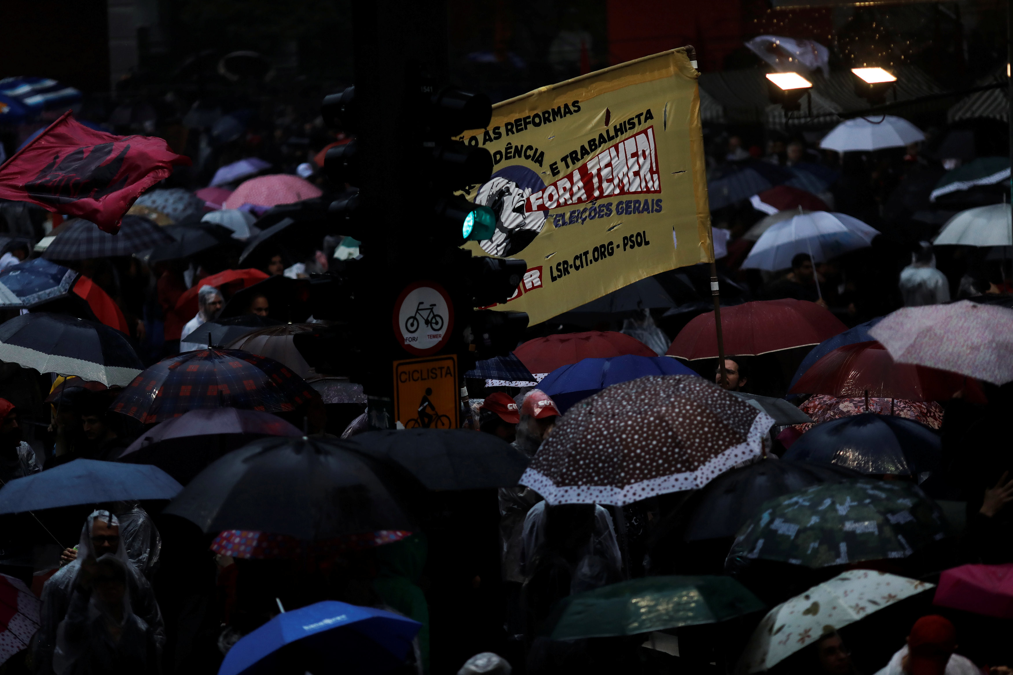 Протесты в Бразилии. Фото: © REUTERS/Nacho Doce