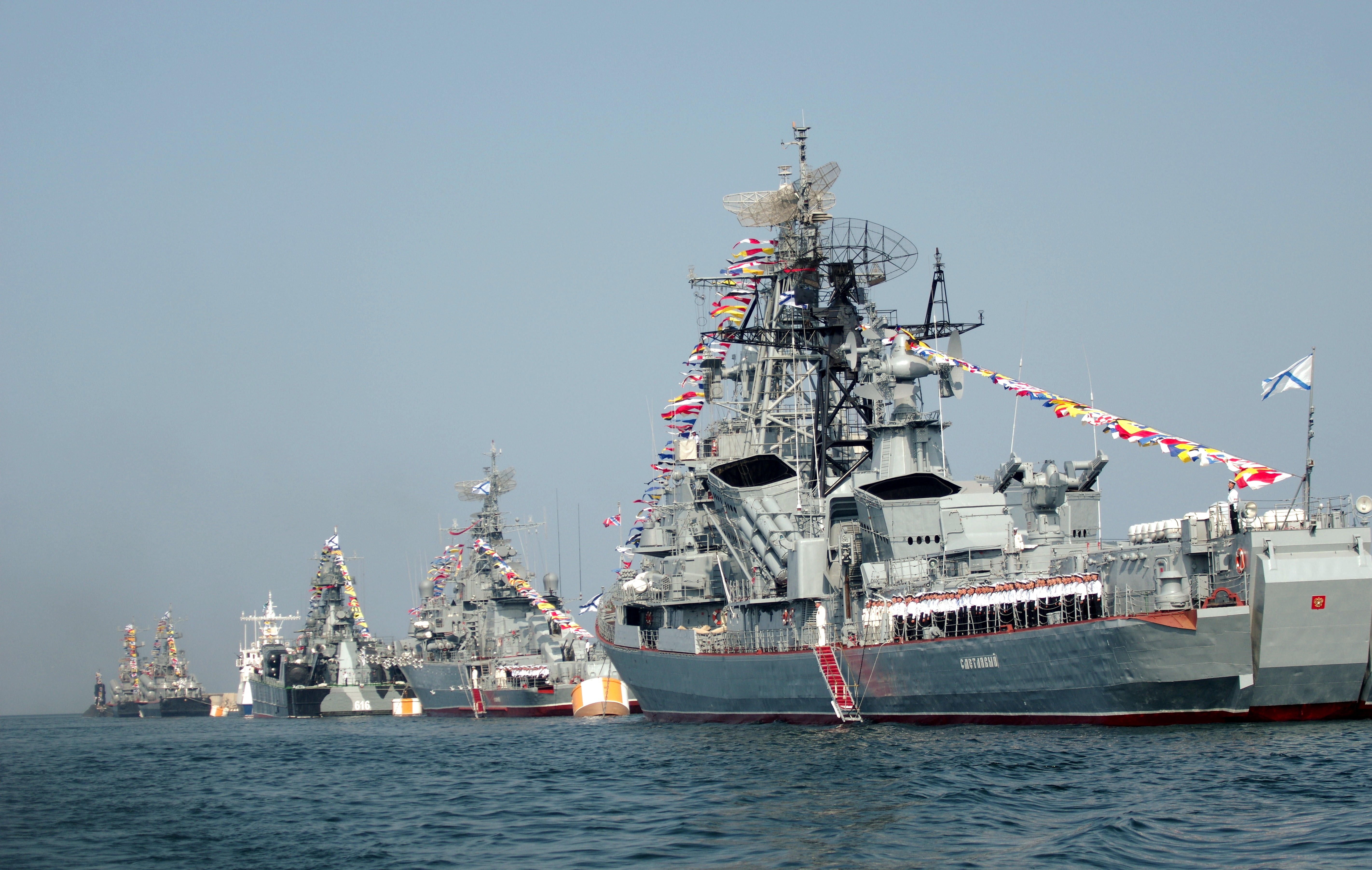 Большой противолодочный корабль "Сметливый" (справа)/&nbsp;Фото: &copy; РИА Новости/Василий Батанов
