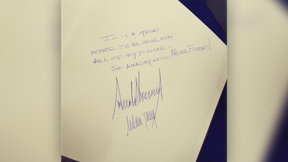 <p>Запись, оставленная Дональдом Трампом в гостевой книге музея Холокоста. Фото: Twitter/@RaoulWootliff</p>