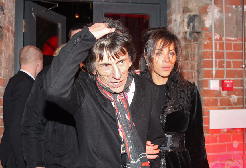 Гитарист The Rolling Stones Ронни Вуд с девушкой. Фото: &copy; РИА Новости/Екатерина Чеснокова